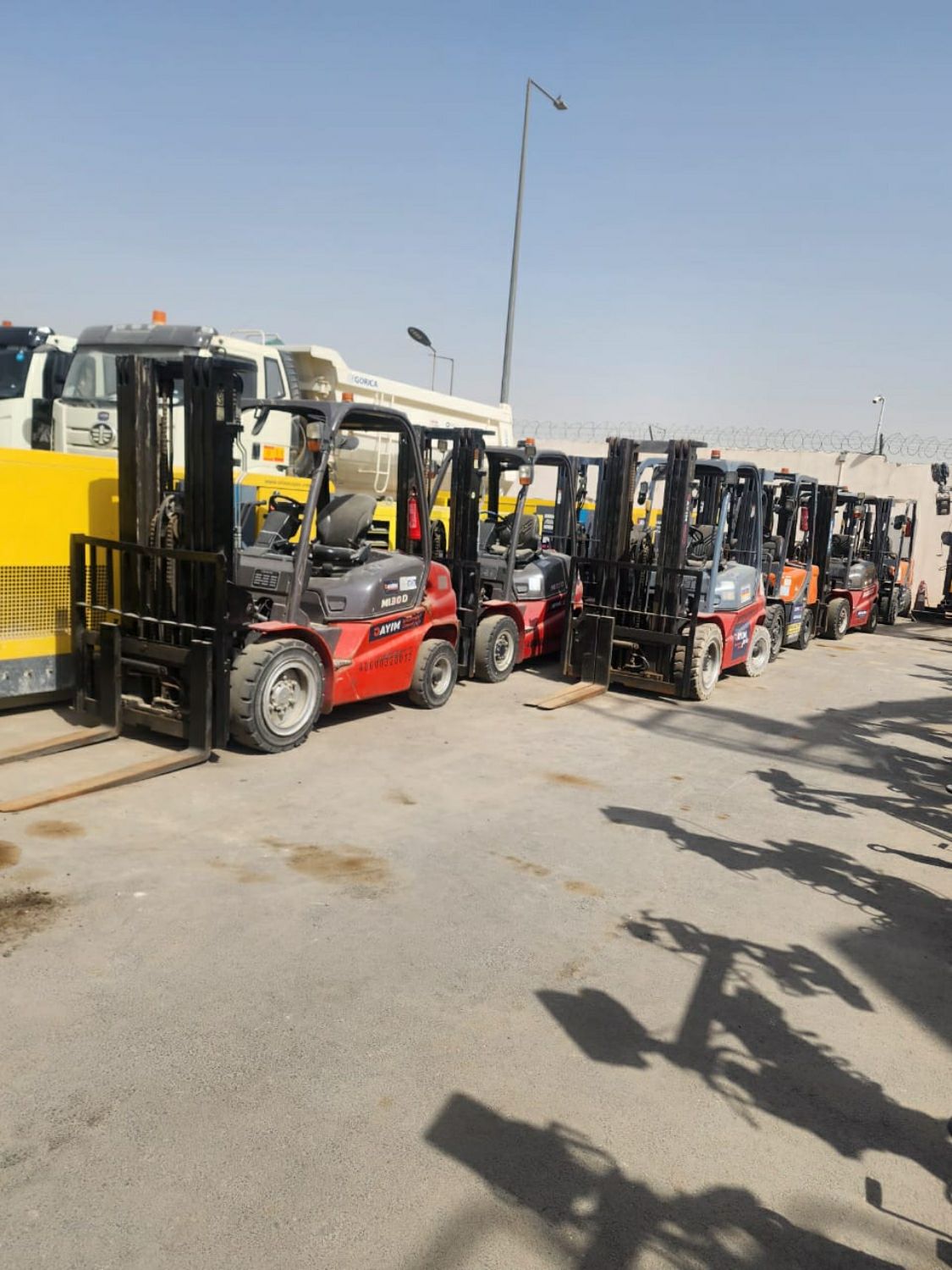 مان لفت سيزرلفت رافعات شوكية للإيجار