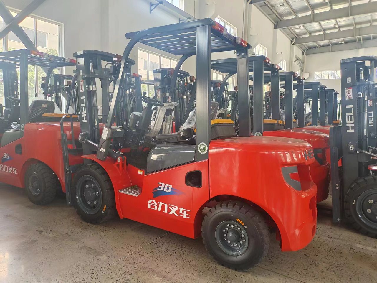 سيزر لفت للأيجار فوركلفت للأيجار مان لفت للايجار