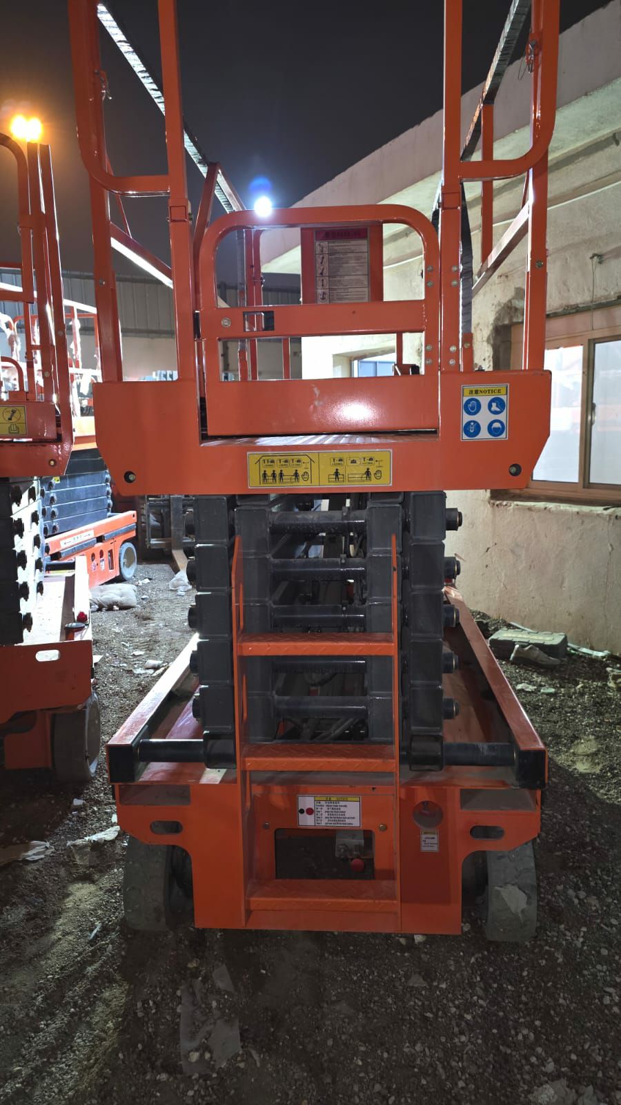 سيزرلفت للإيجار بالدمام وجدة | رافعة مقصية | ديزل