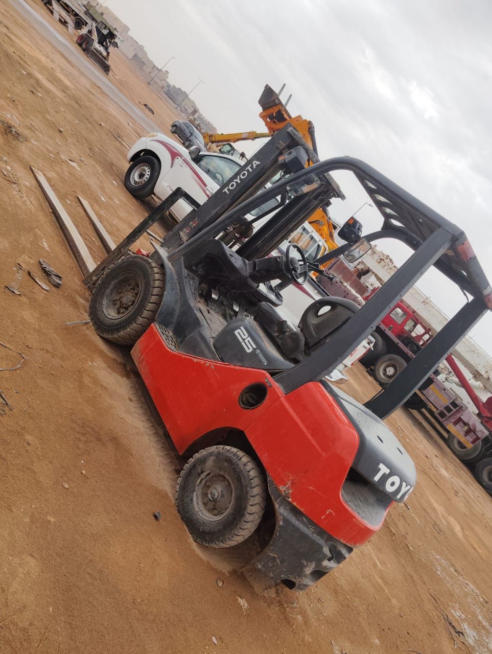 رافعات شوكية 2.5t, 3t, 5t,7t,10t, 16t,25t وسيزر لف