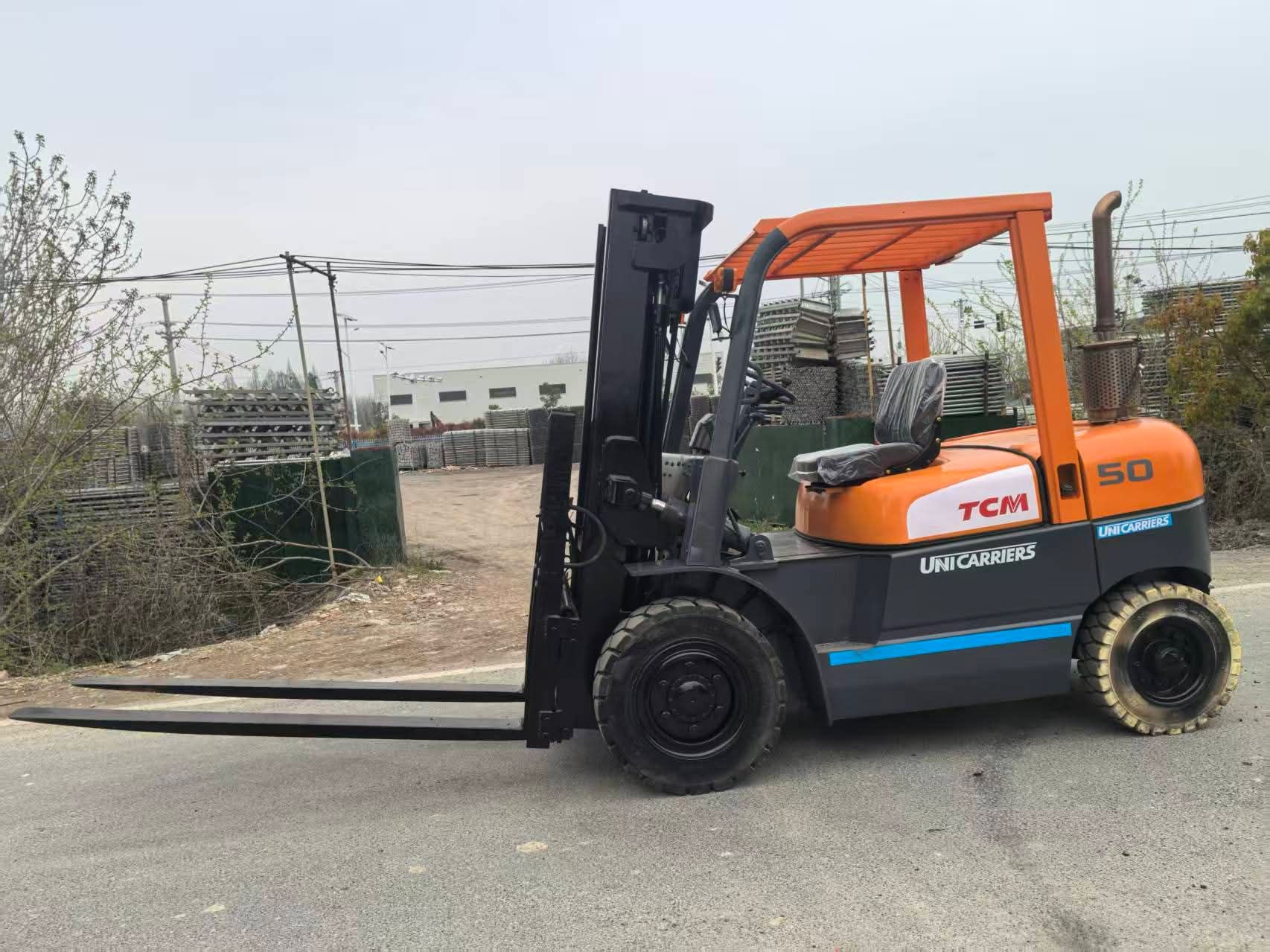 Forklifts for rent in Jeddah, scissor lifts for re