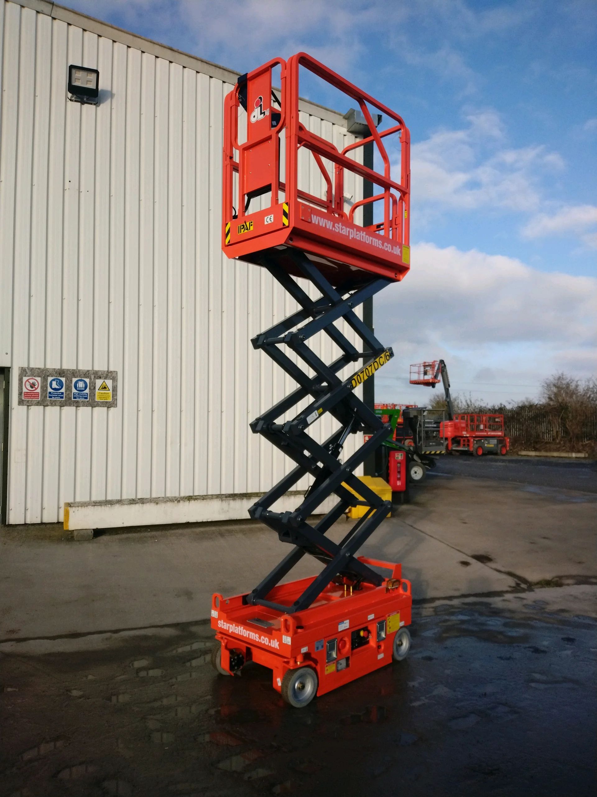 مان لفت _ سيزر لفت _ فوركلفت للايجار في جدة