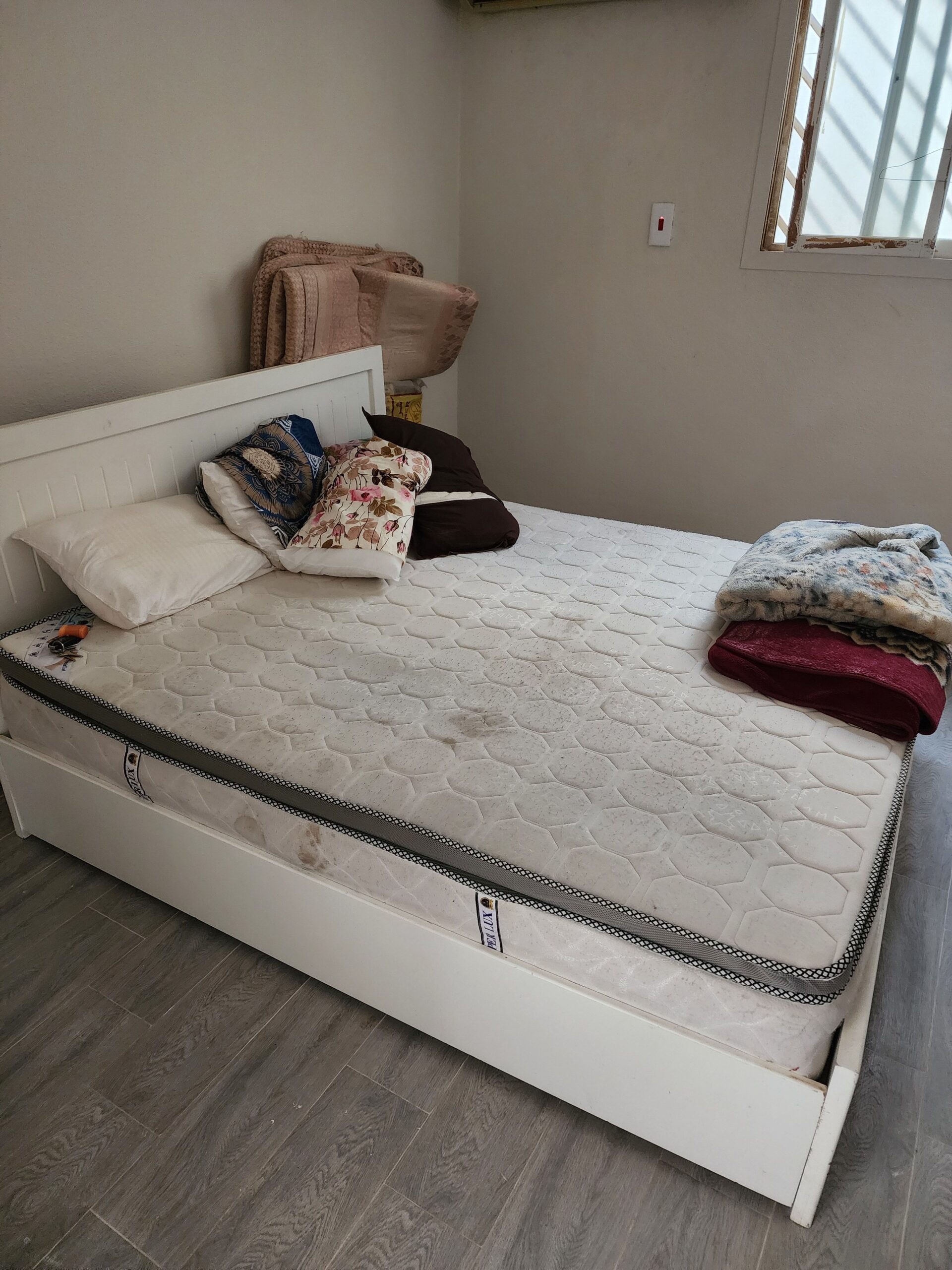 Dubble bed and mattress
