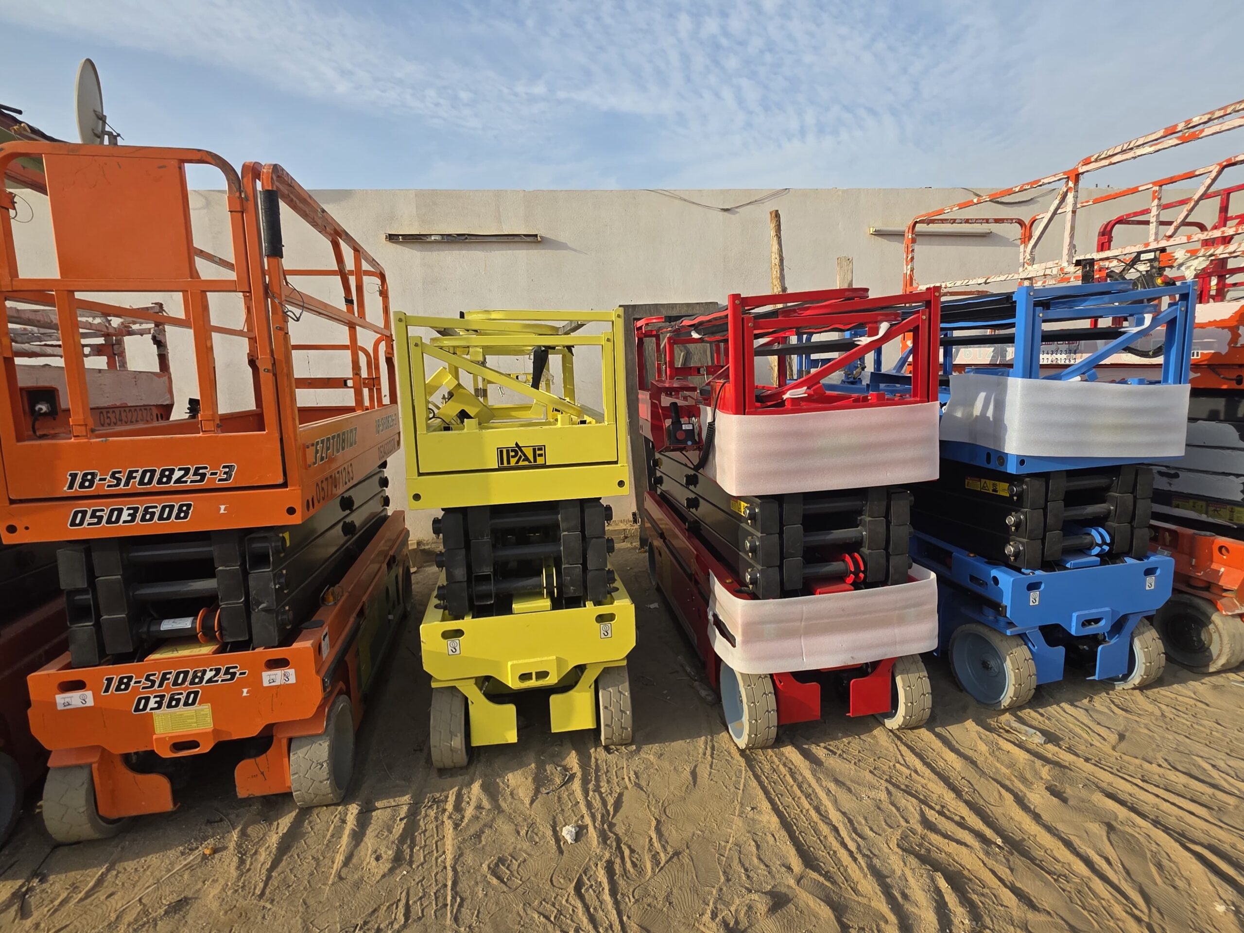 سيزر لفت 8متر للايجار Caesar Lift 8 meters for ren