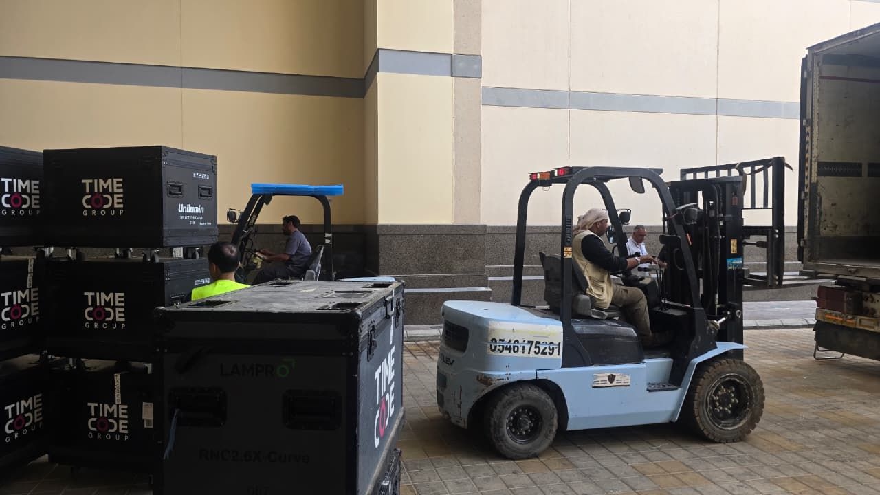 سيزرلفت ومان لفت ورافعات شوكيه وتيليهندلر جي سي بي