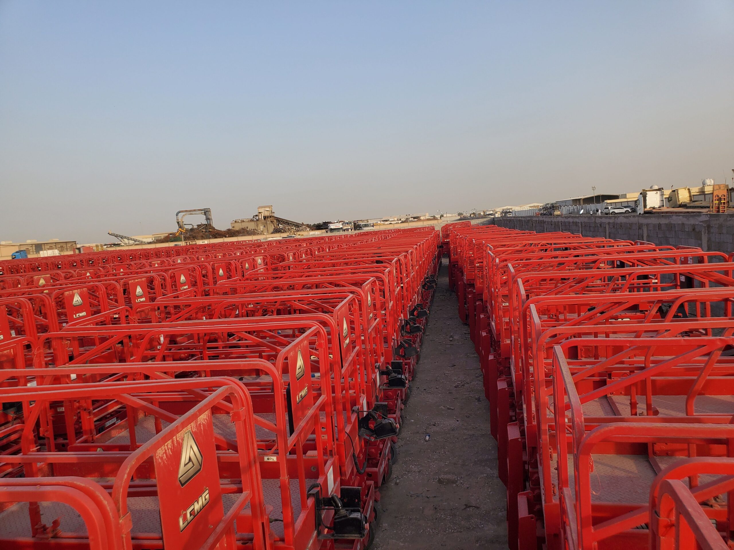سيزرلفت للايجار scissor lifts مانلفت للايجار Manle