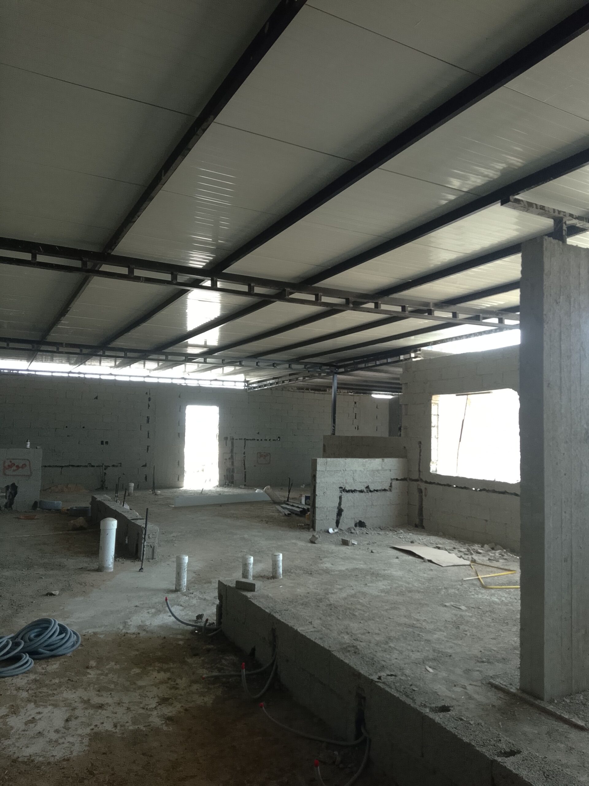 مظلات وسواتر هناجر ساندويش بنل
