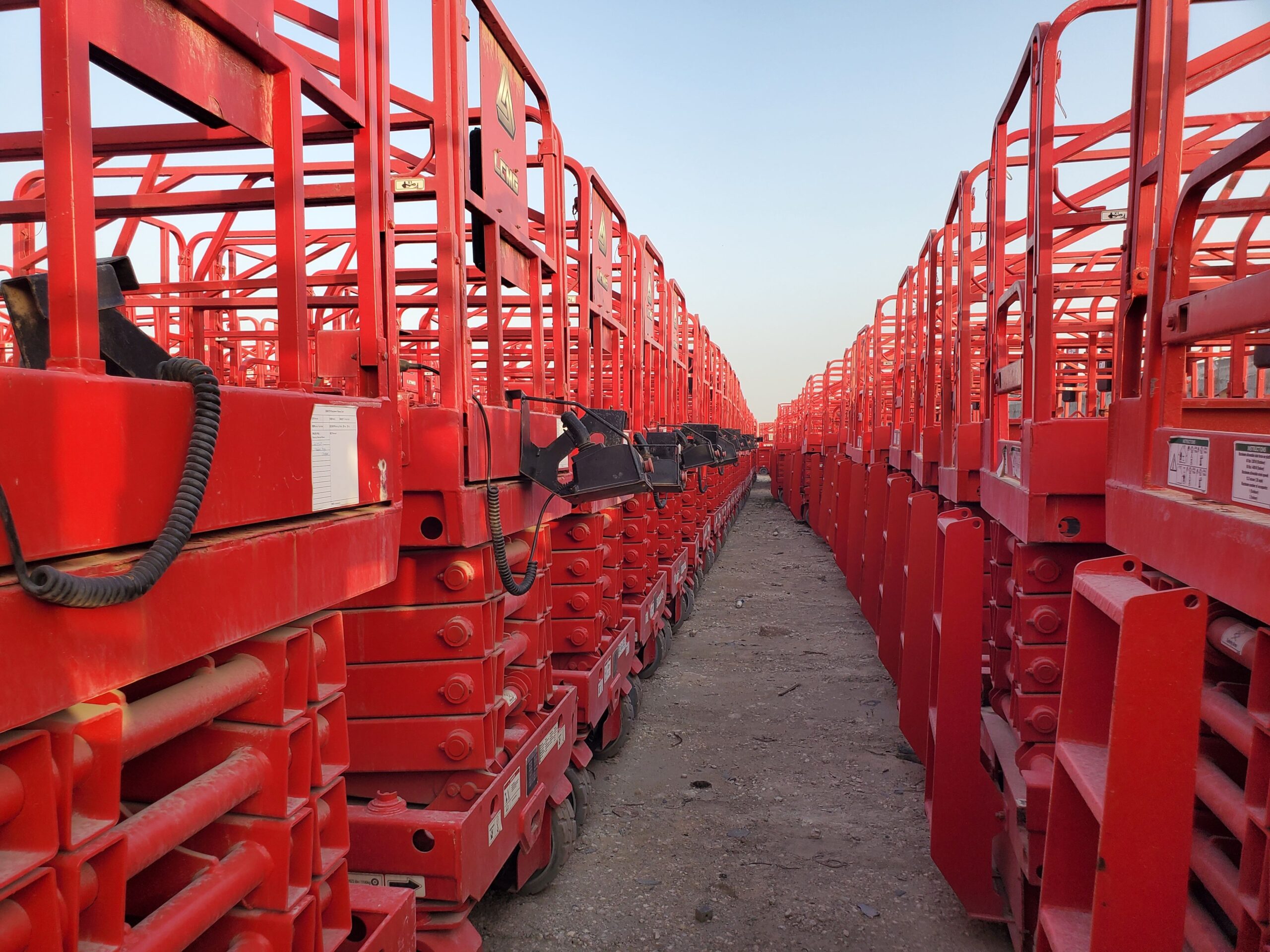 سيزرلفت scissor lifts for rent مان لفت Manleft للإ