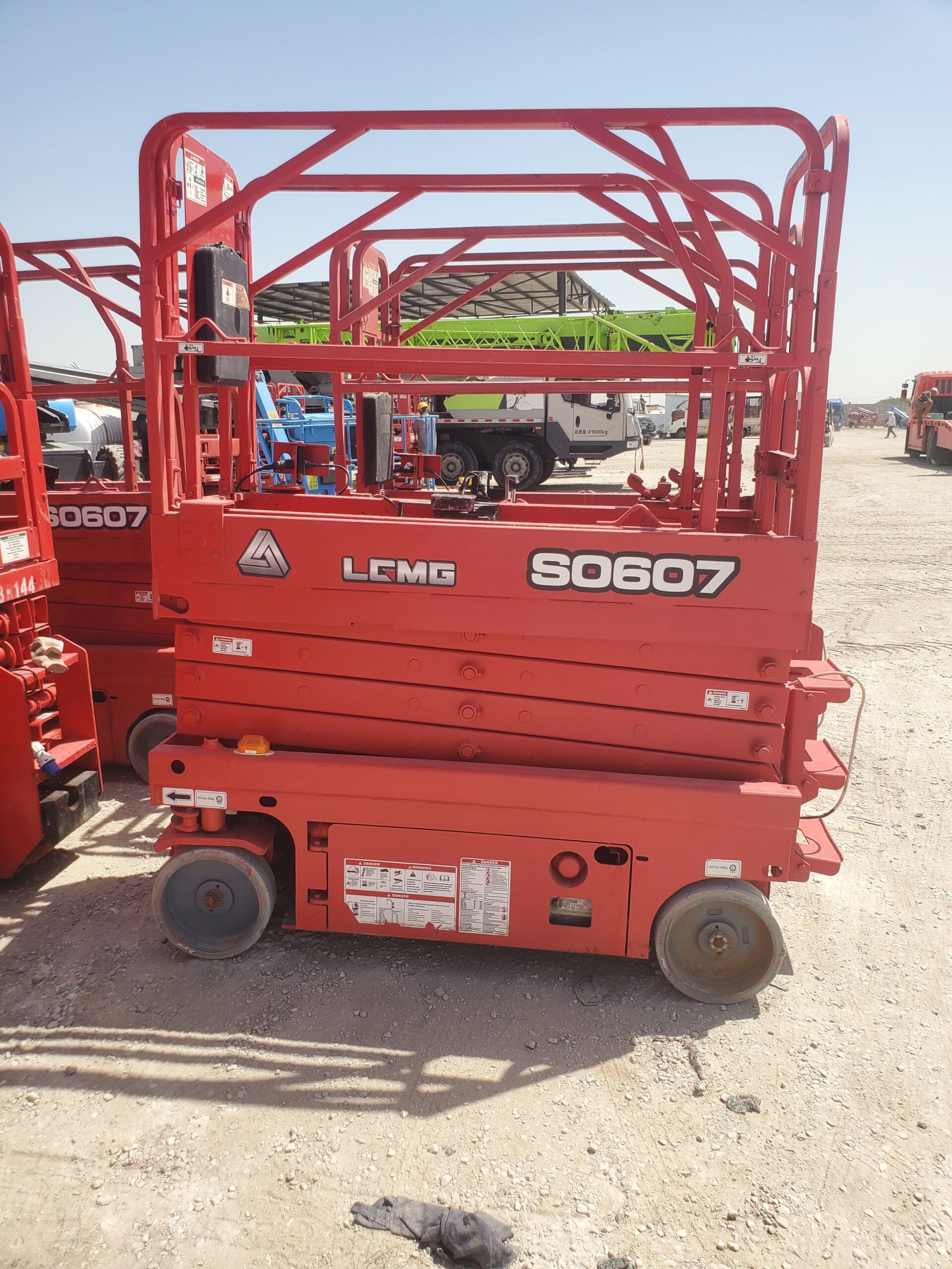 سيزرلفت للايجار scissor lifts مانلفت للايجار Manle