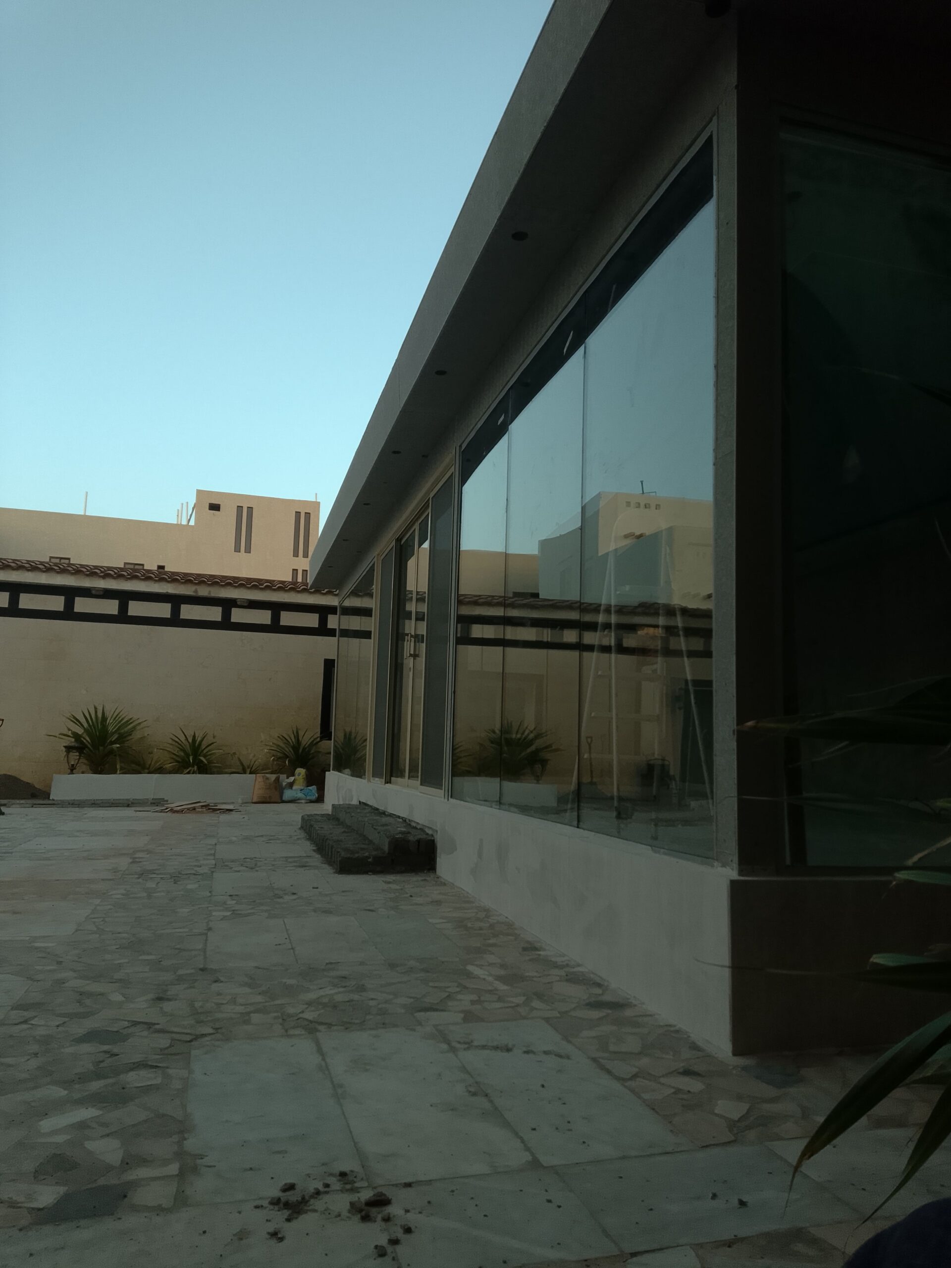 مظلات سواترجده تركيب ساندويش بنل وبرجول جده وتشظيب