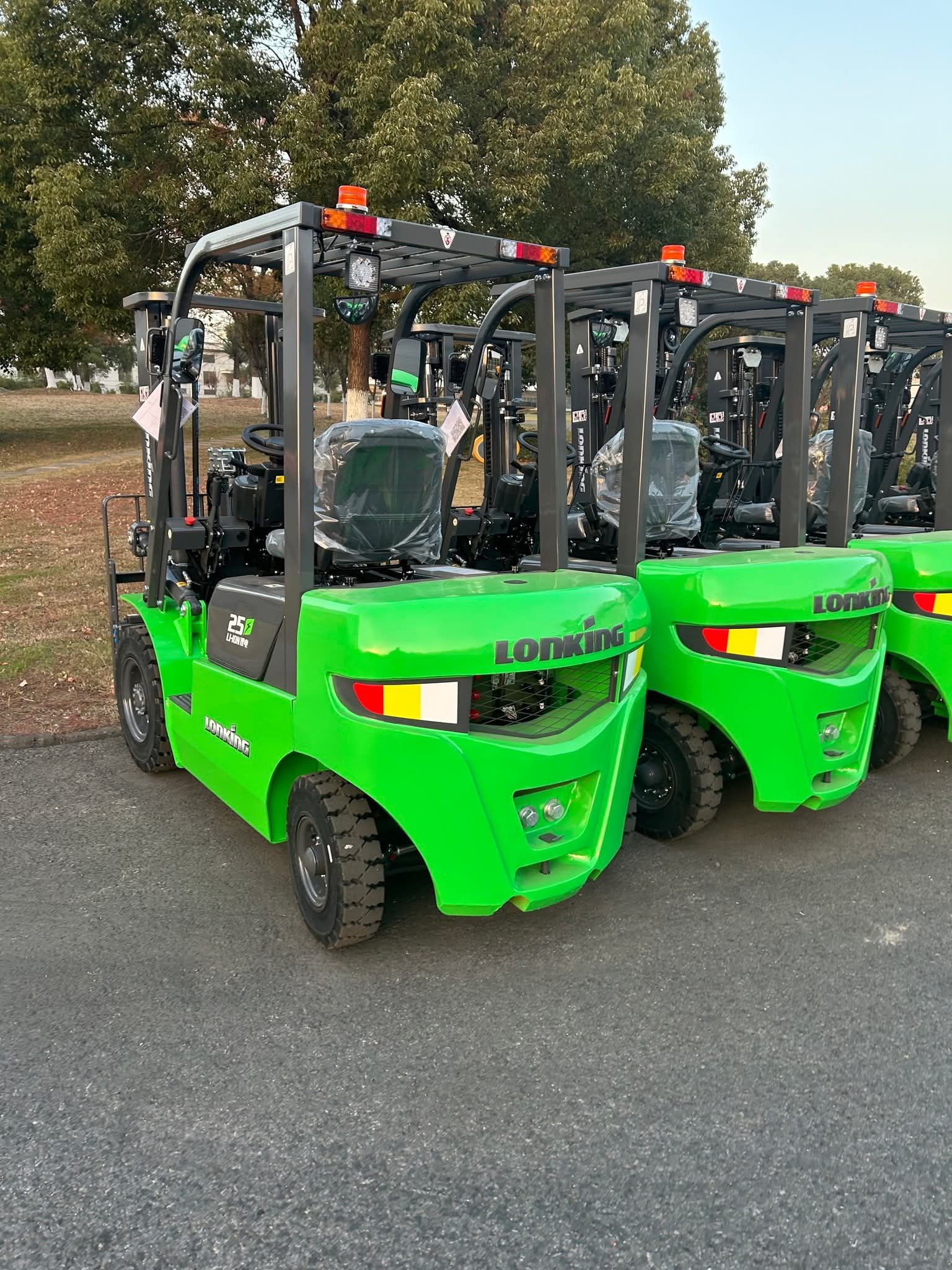 Forklifts for rent in Jeddah, scissor lifts for re