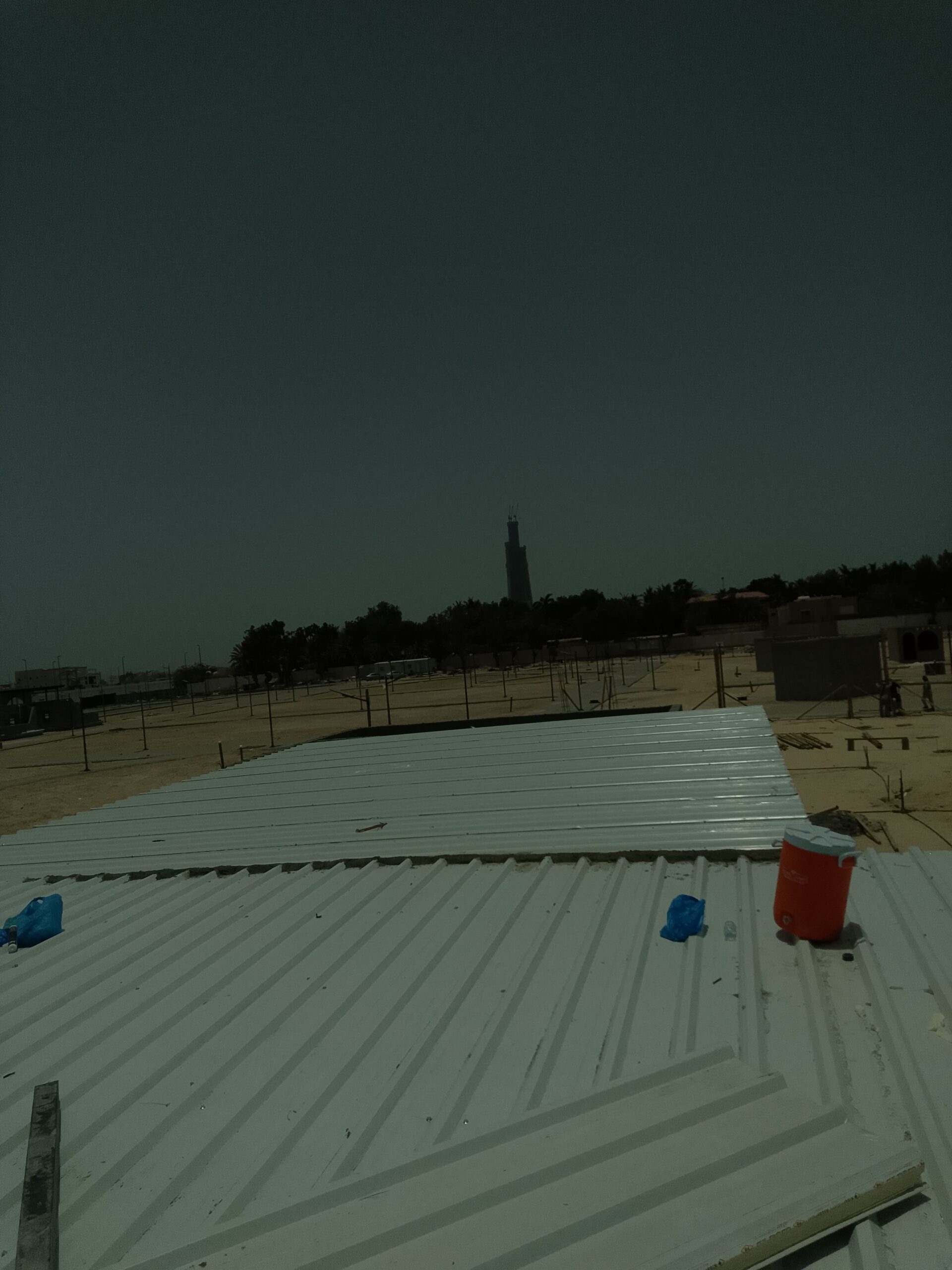 مظلات وسواتر هناجر ساندويش بنل
