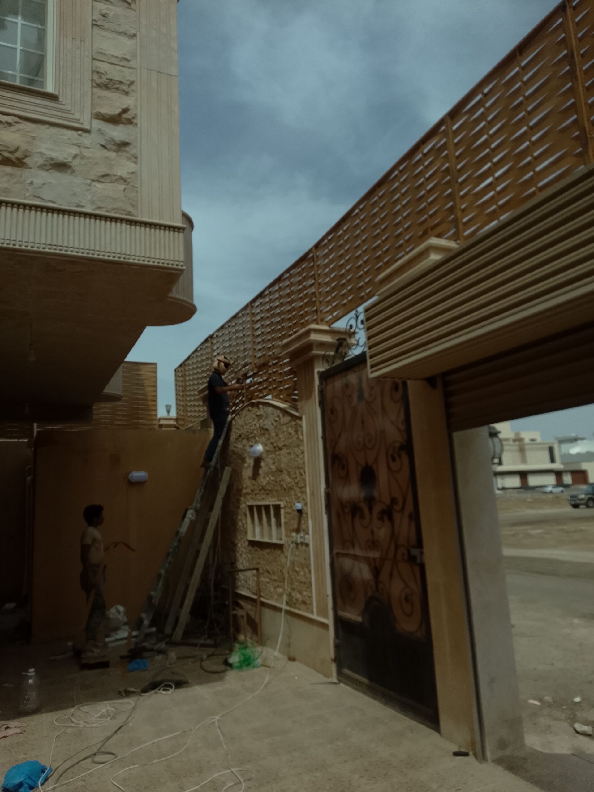 مظلات سواتر هناجر ساندويش بنل وبرجول جده