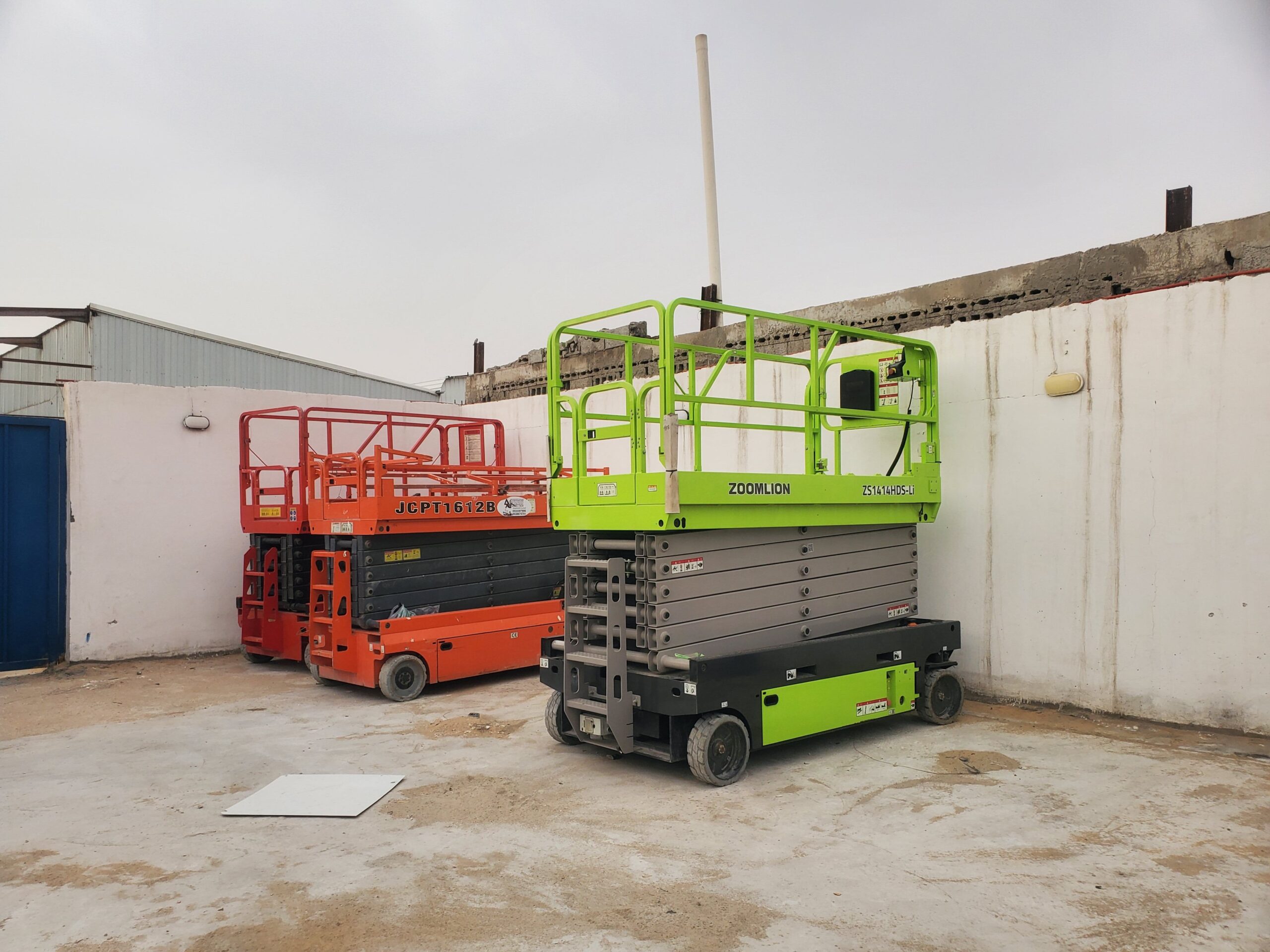 سيزرلفت للايجار scissor lifts مانلفت للايجار Manle