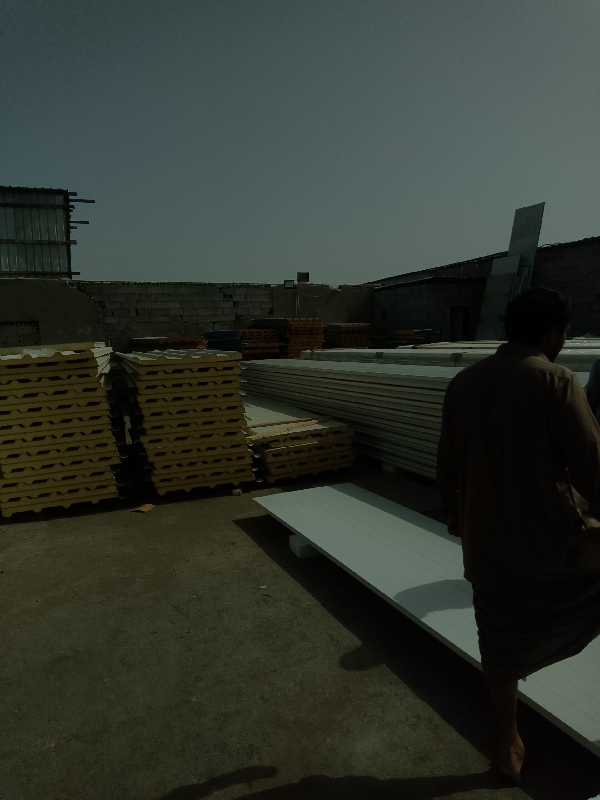 مظلات وسواتر هناجر ساندويش بنل وبرجول جده