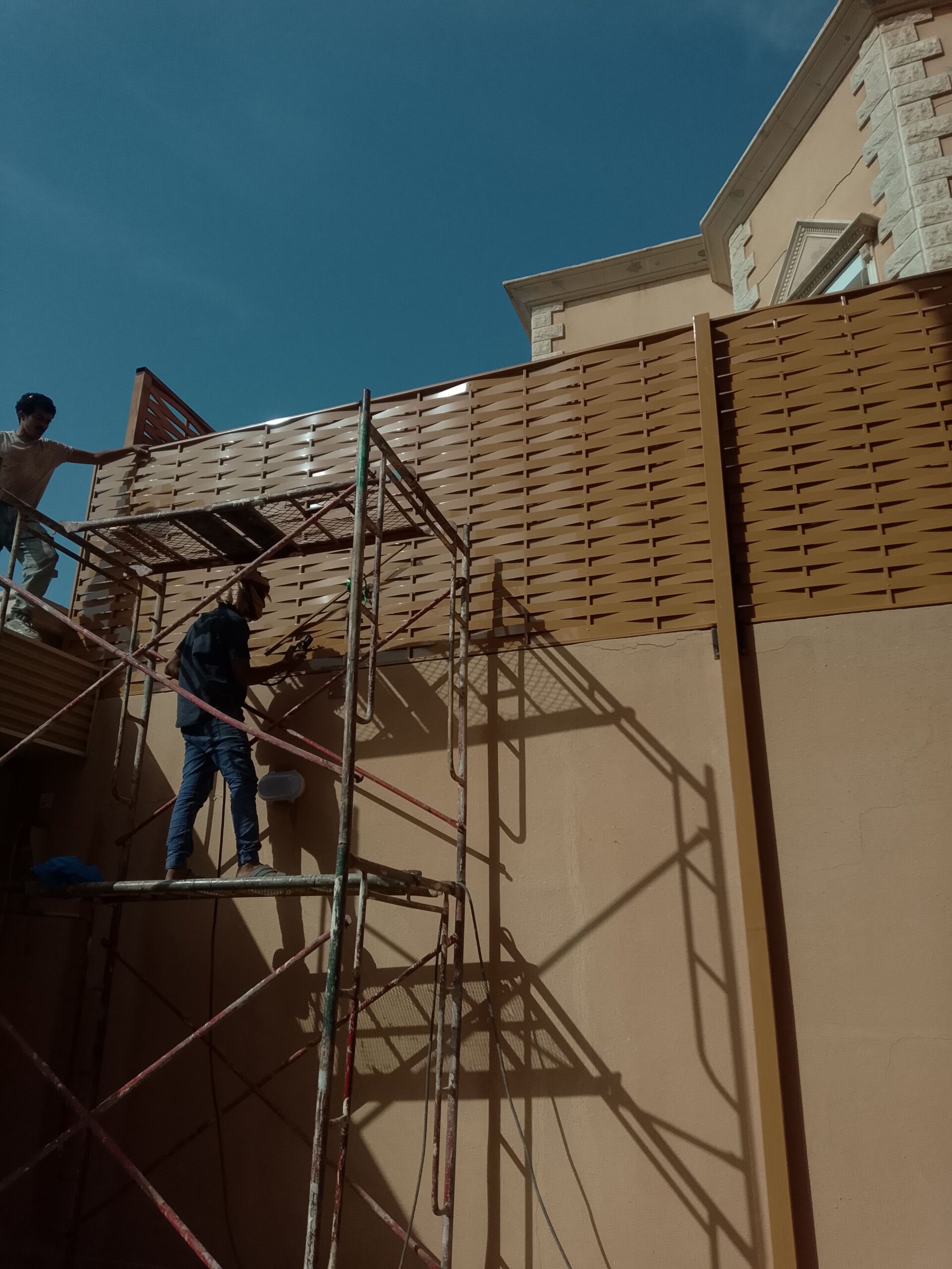 مظلات سواتر هناجر ساندويش بنل وبرجول