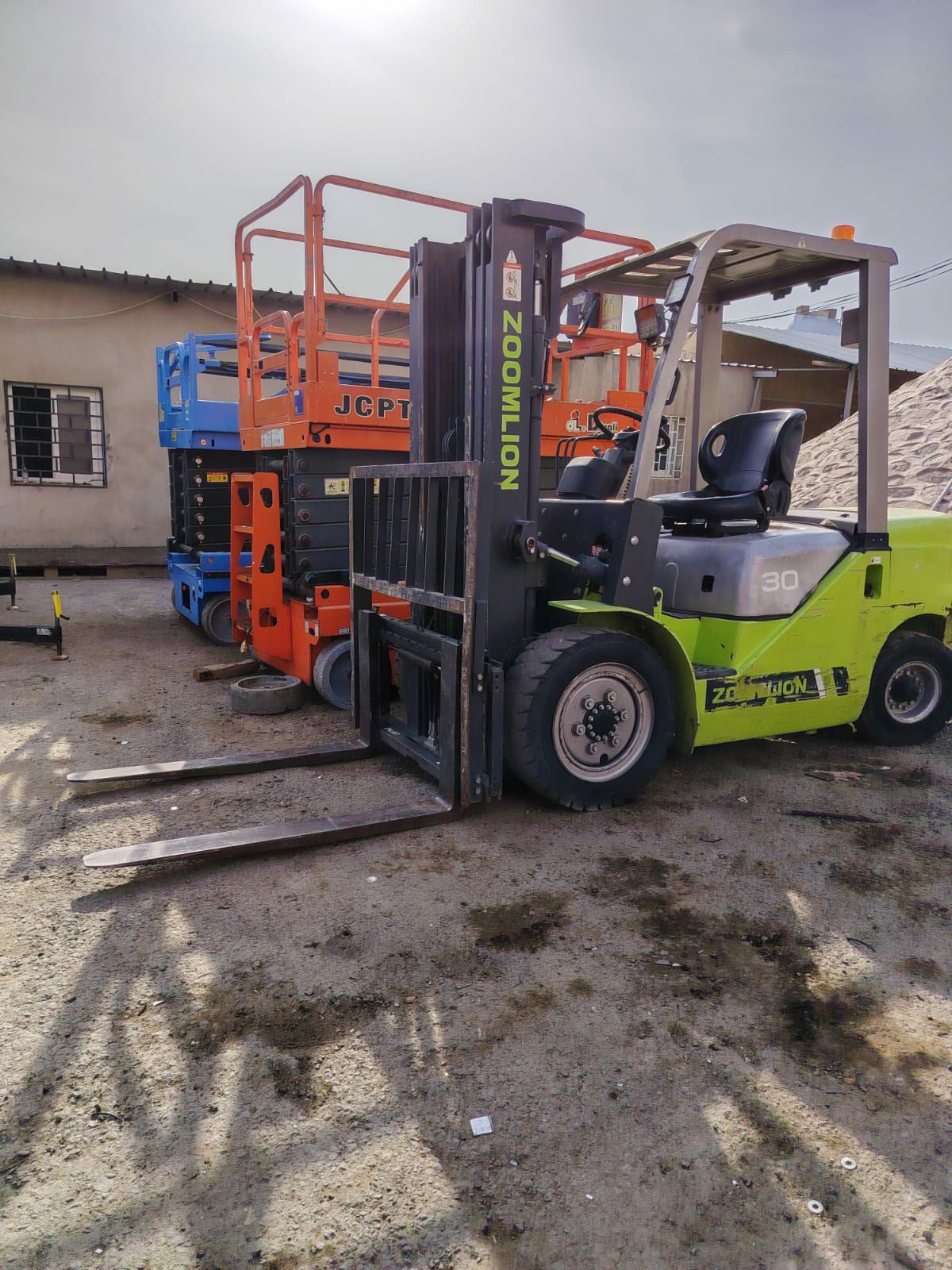 رافعات شوكية forklift للايجار فوركلفت للايجار رافع