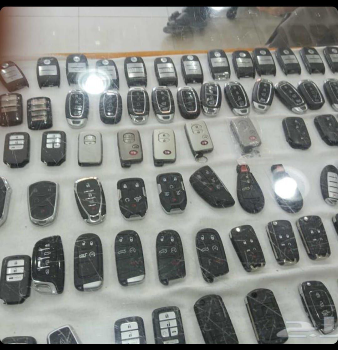 محل مفاتيح لبرمجة جميع أنواع السيارت بصمه أو عادي