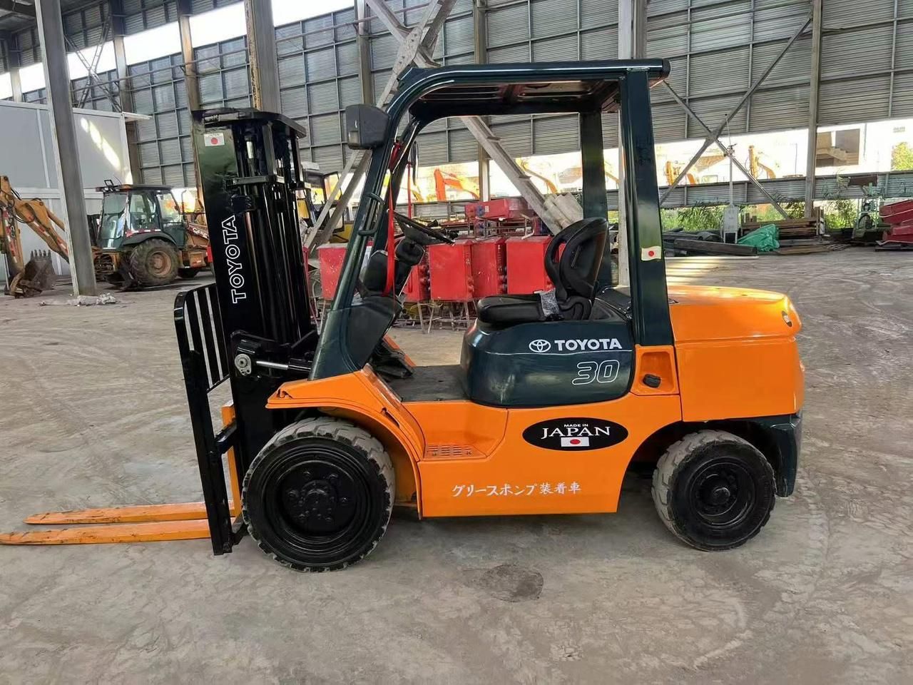 رافعه شوكيه فوركلفت forklift و 3طن 5طن7طن10طن16طن2