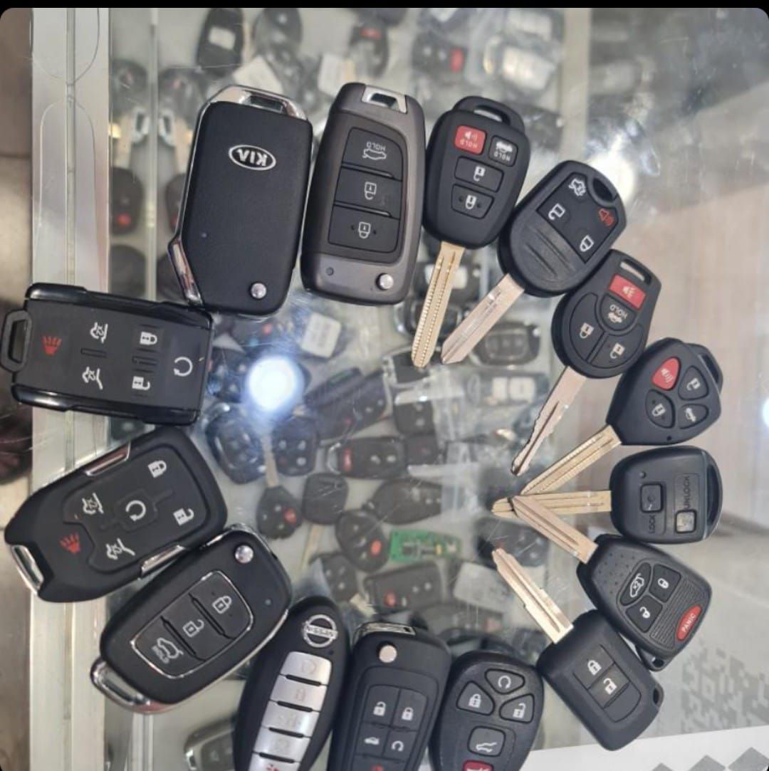 محل مفاتيح لبرمجة جميع أنواع السيارت بصمه أو عادي