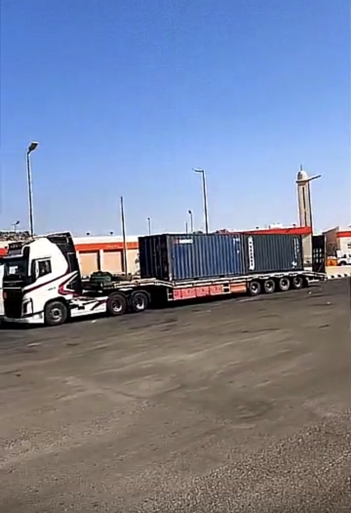 لوبد لنقل المعدات الثقيلة و الخفيفة
