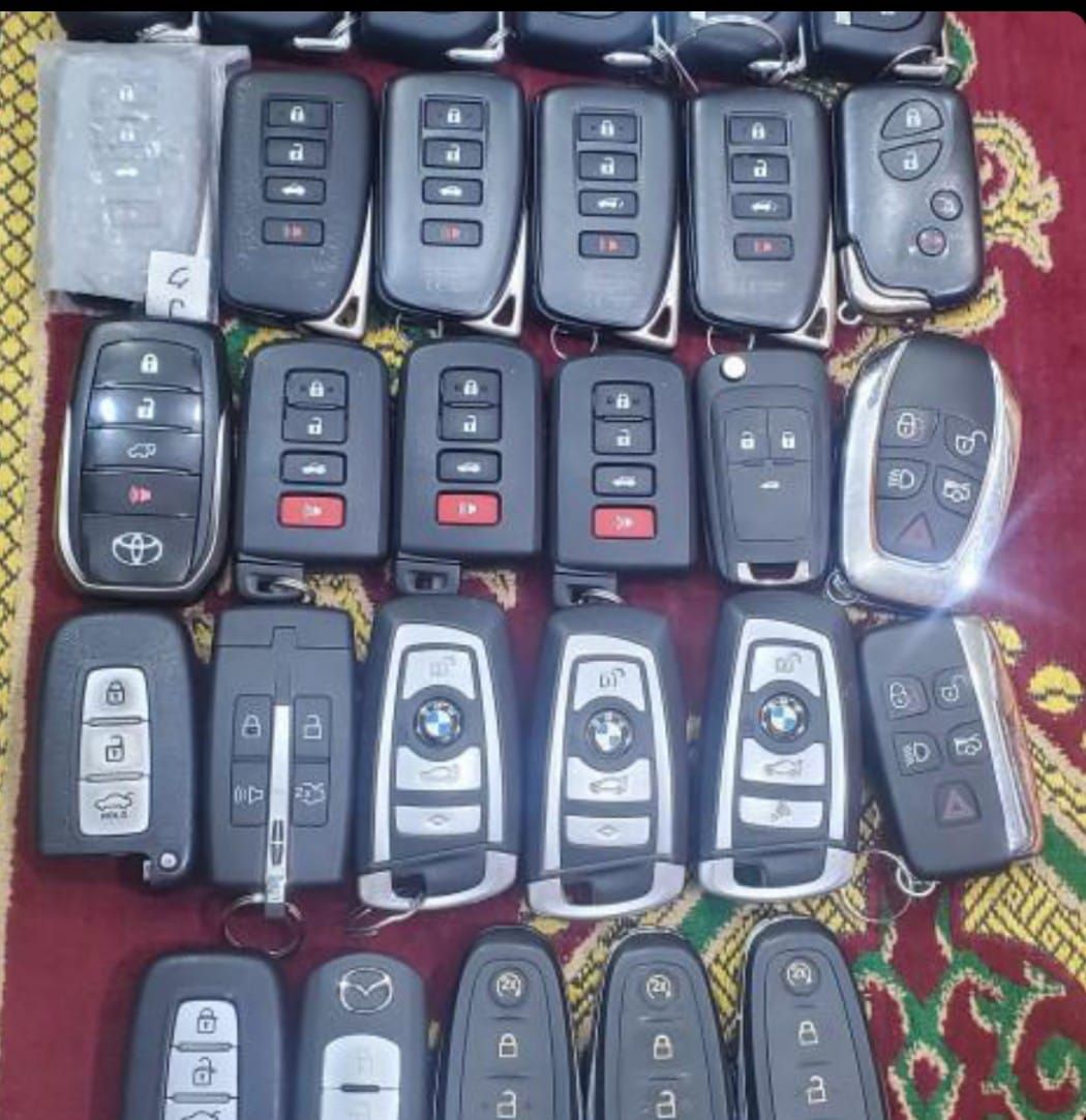 محل مفاتيح لبرمجة جميع أنواع السيارت بصمه أو عادي
