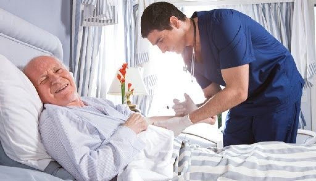ممرض للمرضى وكبار السن في المنازل والمستشفي