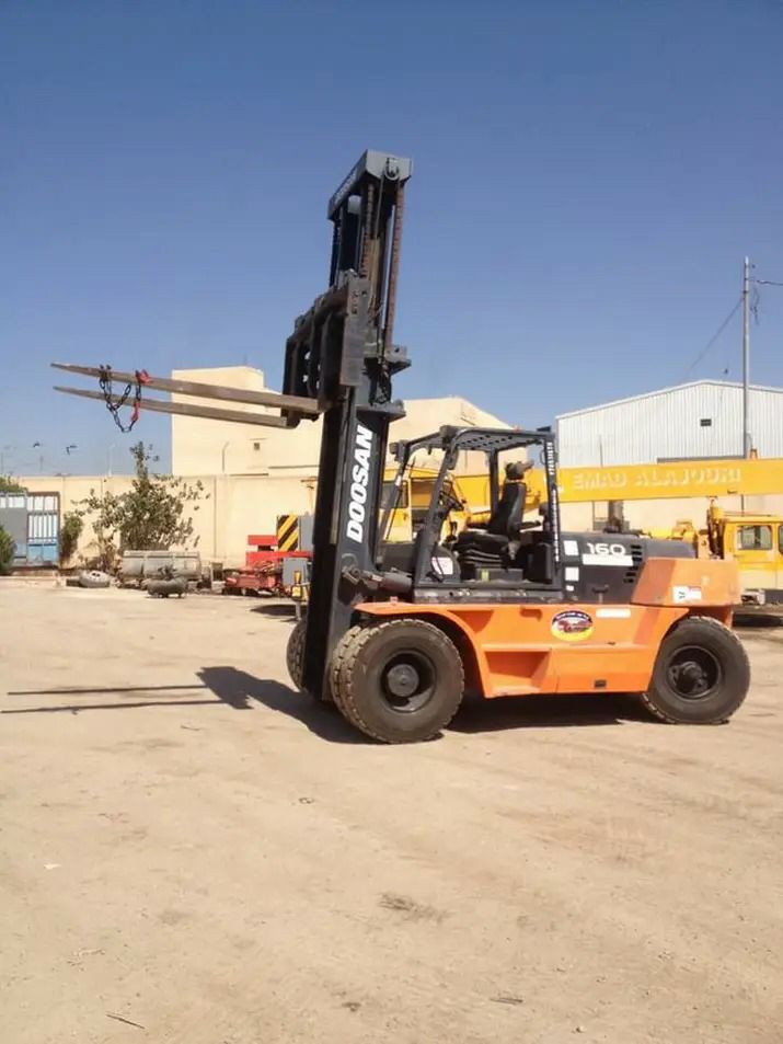 رافعات شوكية سيزر لفت كرينات للايجار
