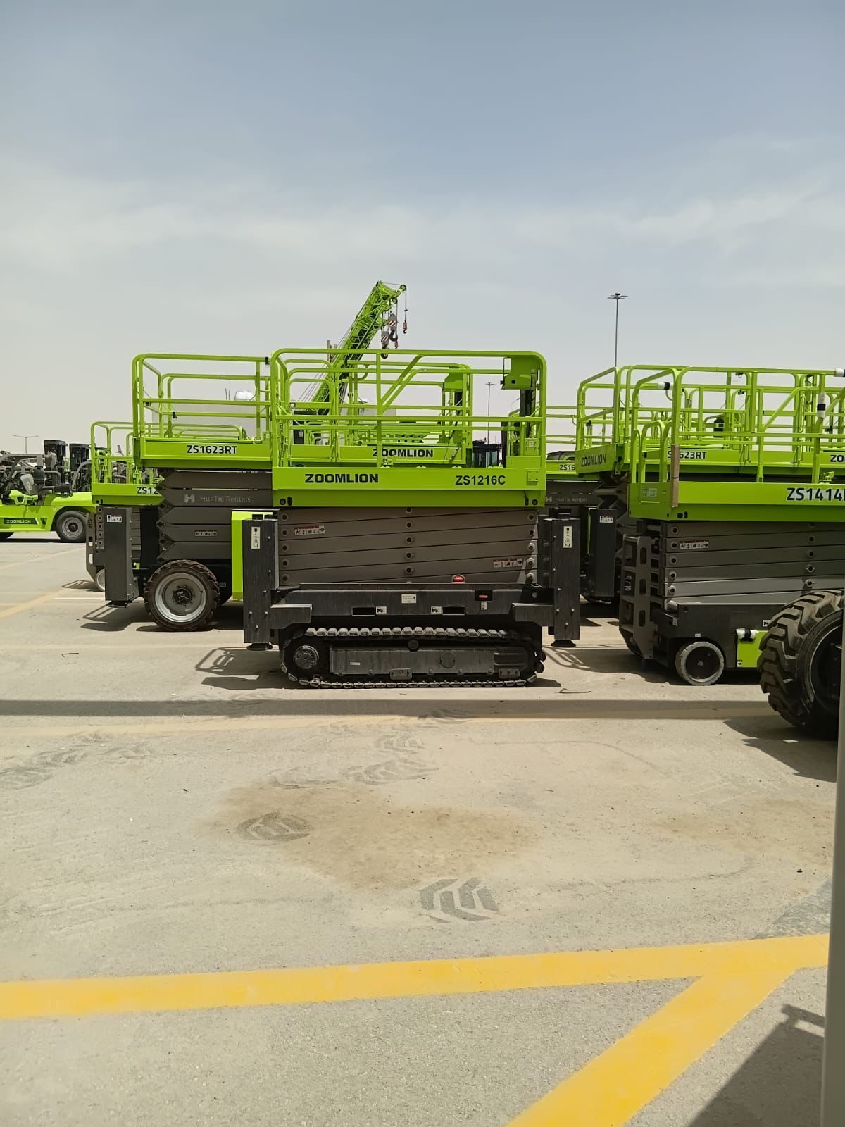 تاجير سيزرلفت( كهرباء وديزل) بجميع المقاسات 055565