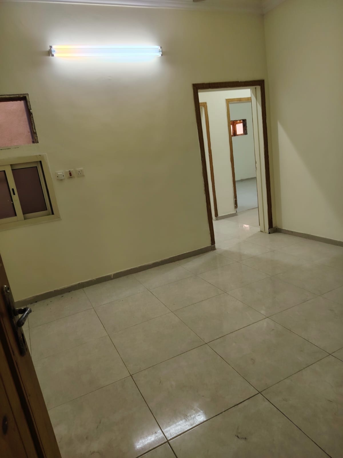 شقق عزاب مميزة سعرآ وموقعآ