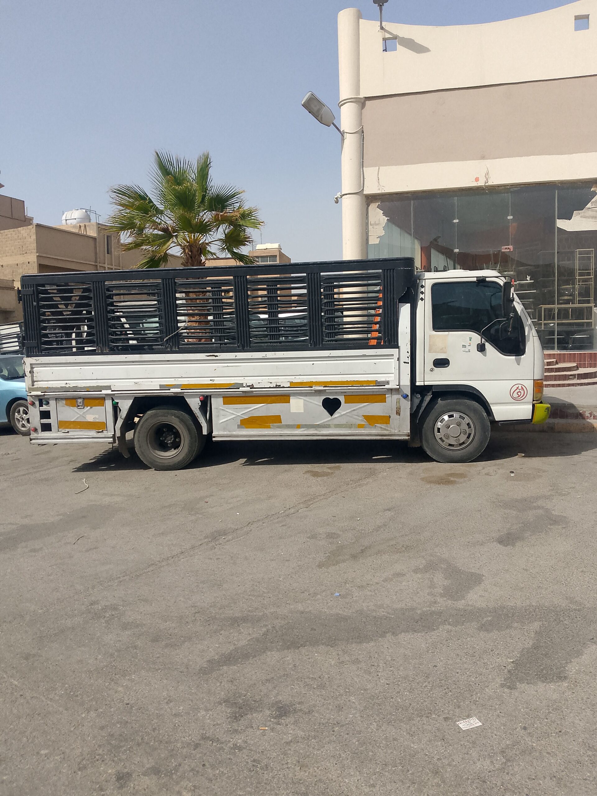 دينا طش الاثاث القديم بالرياض ونشتري المطابخ ومكيف
