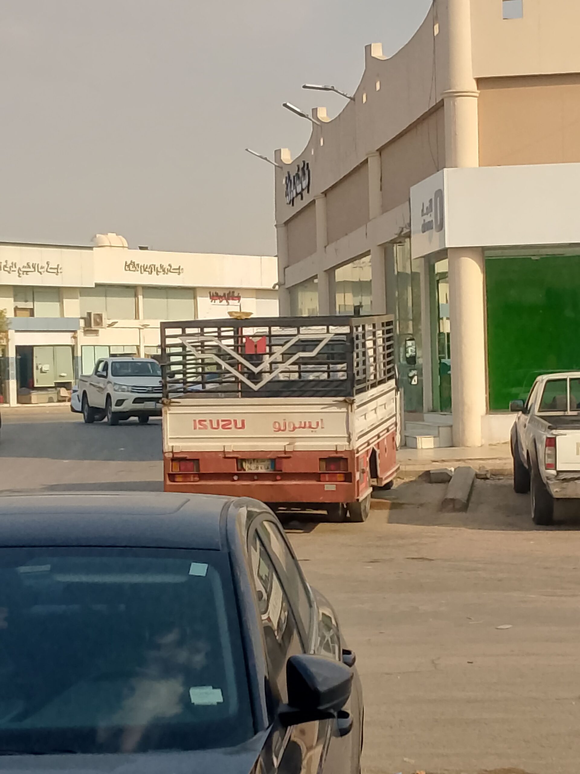 دينا طش الاثاث القديم بالرياض 0537219488