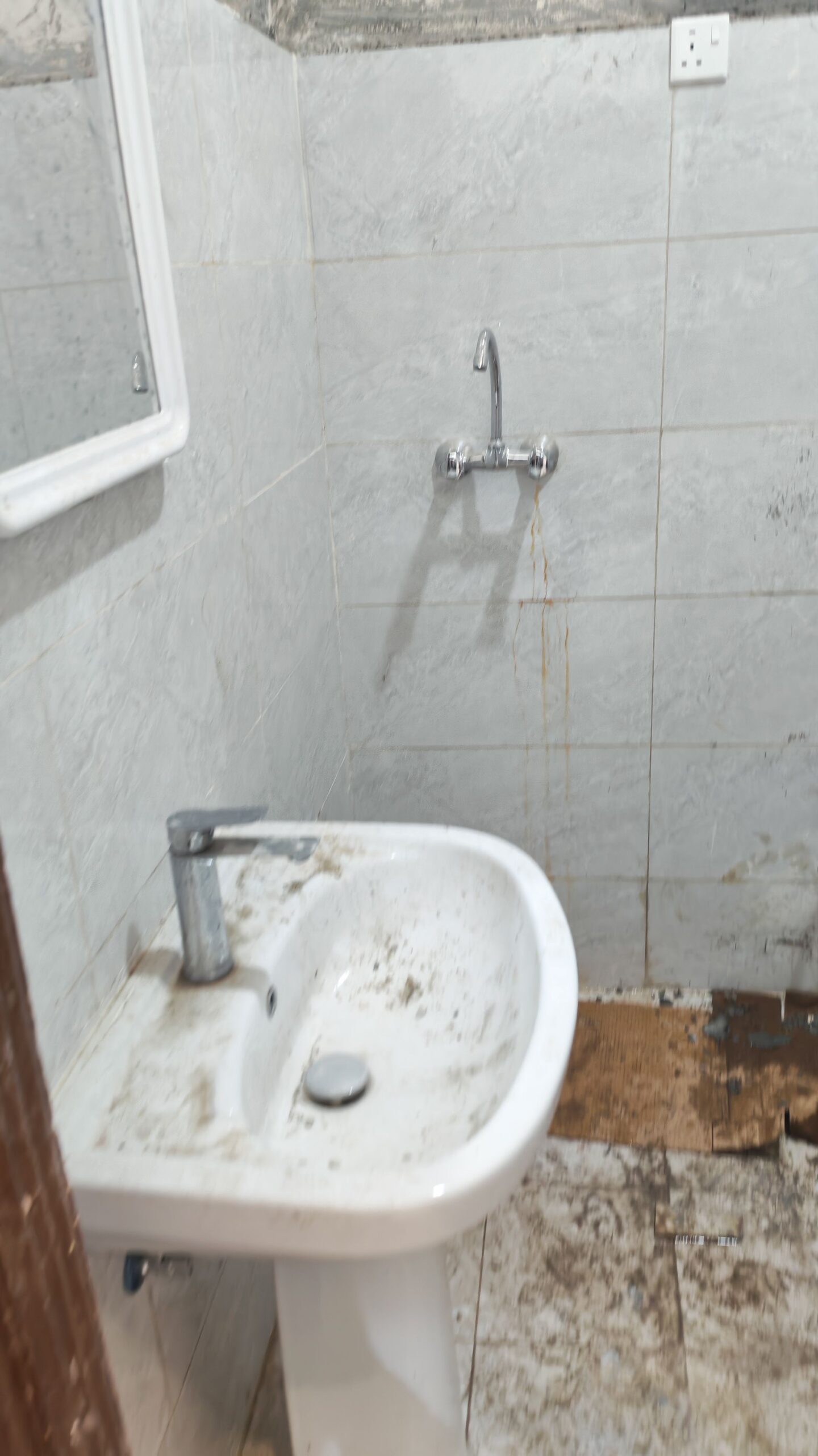 سباك تاسيس وتشطيب وتركيب وتصليح جميع الأعطال