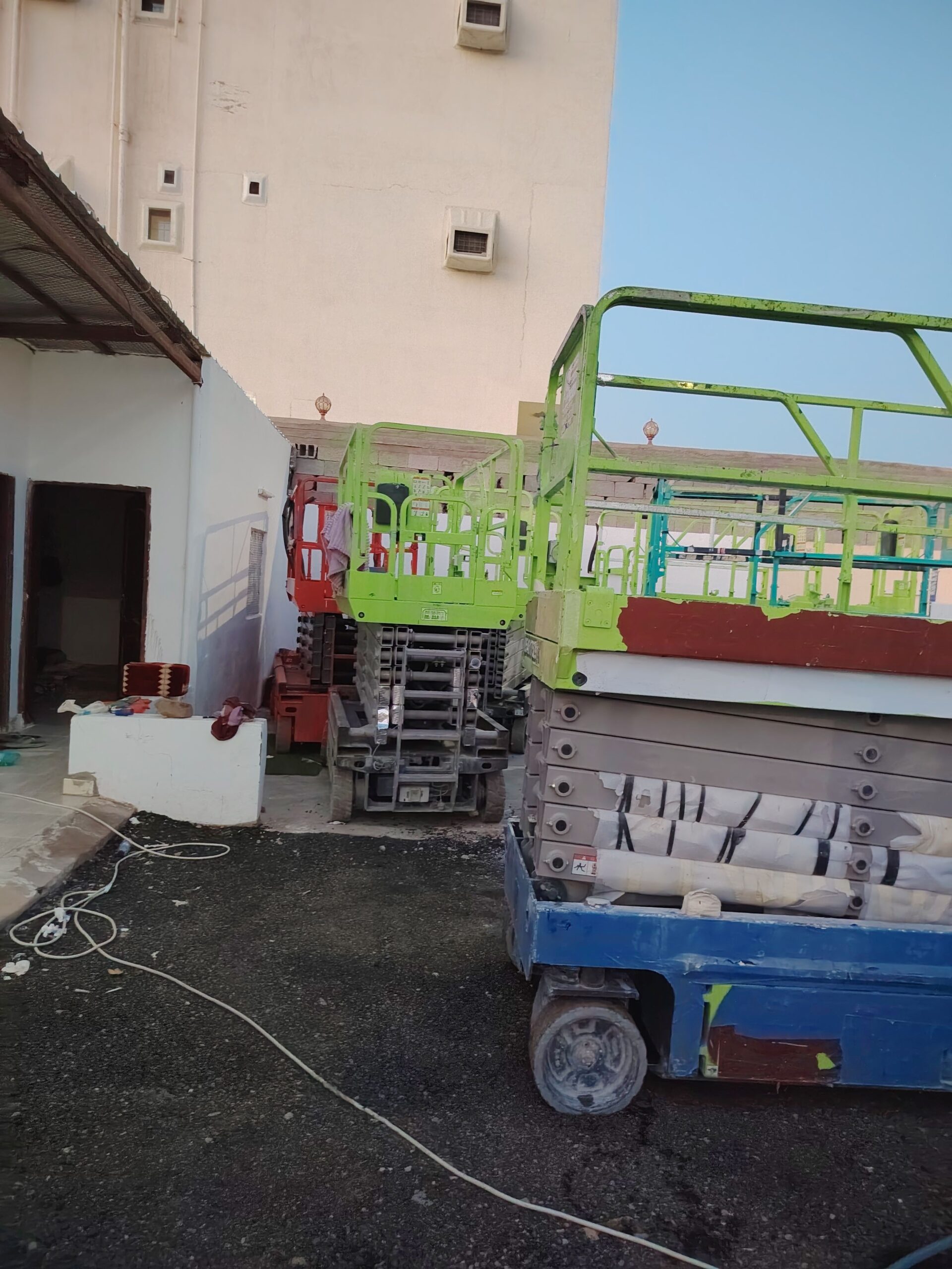 سيزرات مان لفت رافعات شوكية للايجار