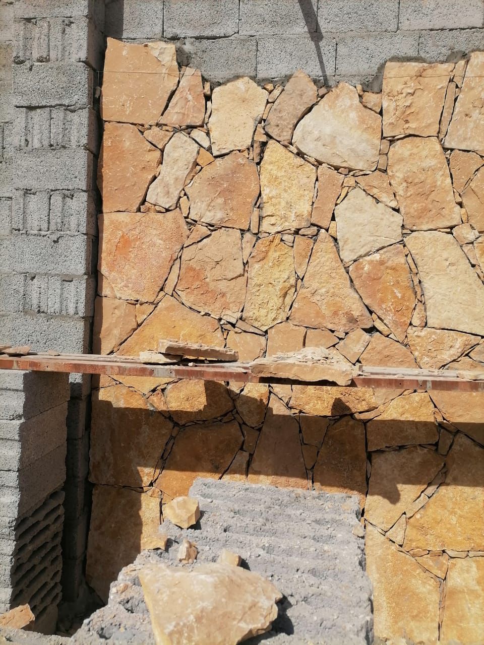 مقاول حجر