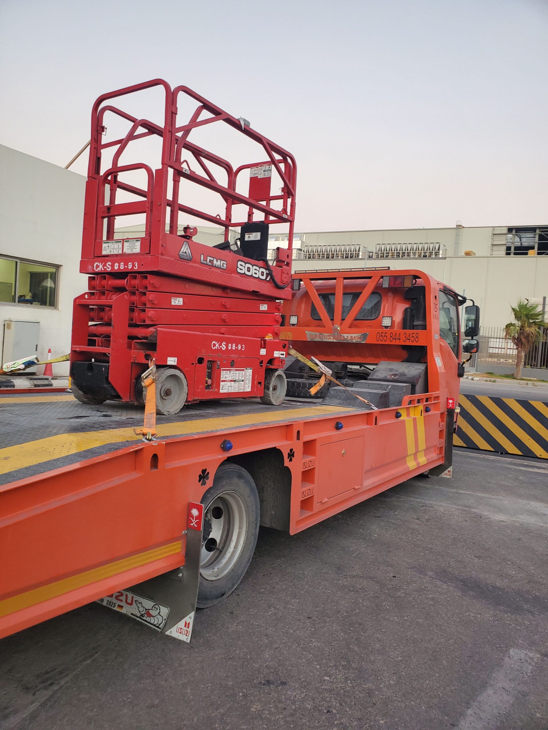 سيزر لفت للايجار بجميع المقاسات بارتفاعات متعدده د