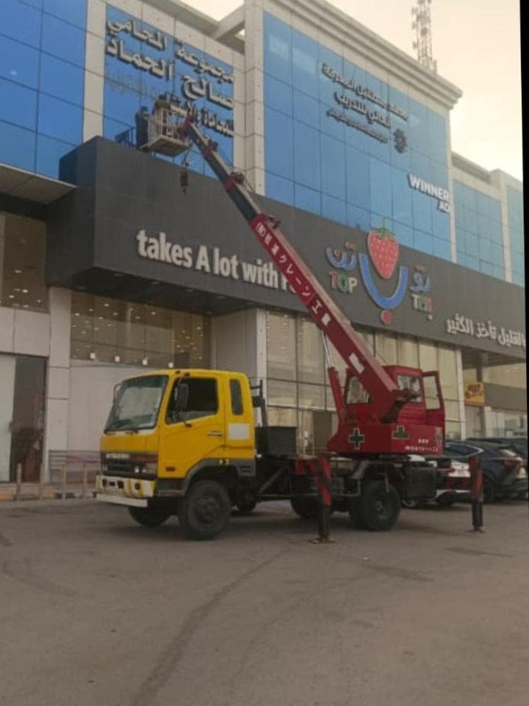 سيزرلفت للايجار رافعات شوكية فوركلفت للايجار مان ل