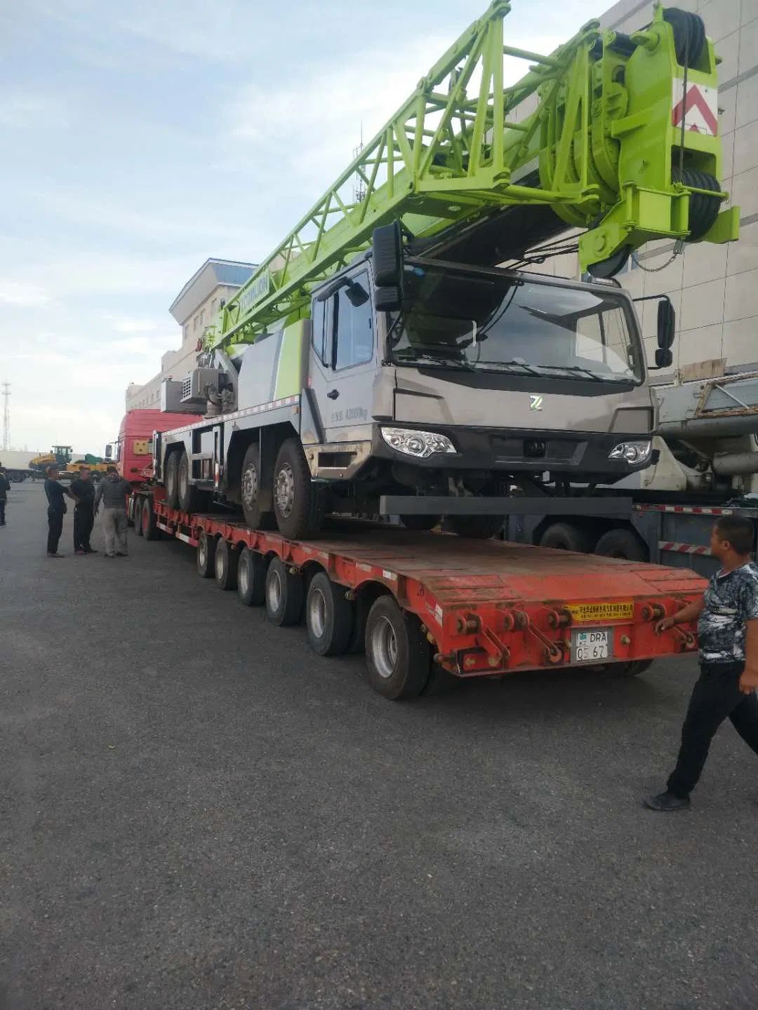 كرين 25 طن 50 طن 100 طن 160 طن 200 طن للإيجار في ا