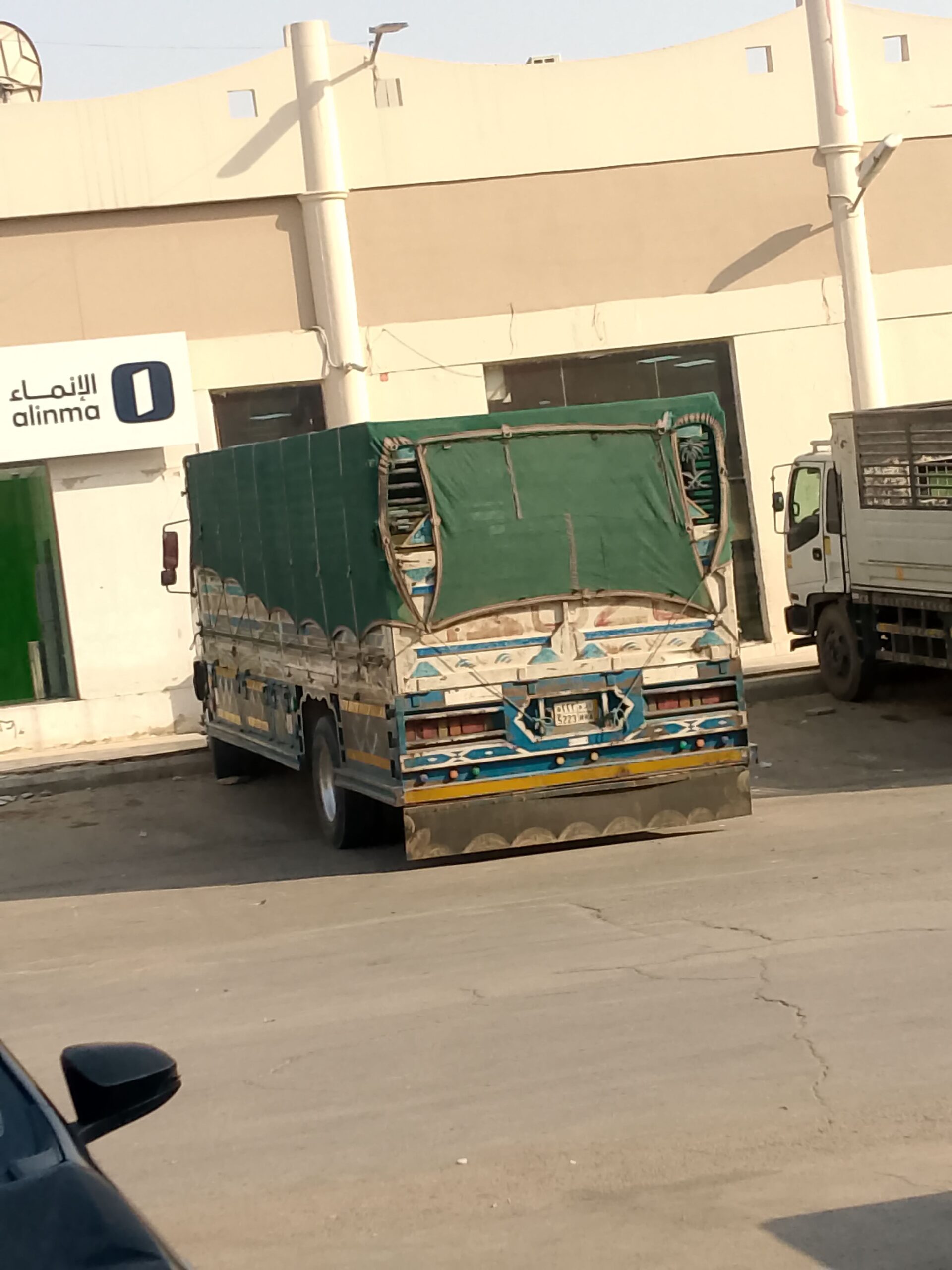 دينا نقل عفش داخل وخارج الرياض 0537219488