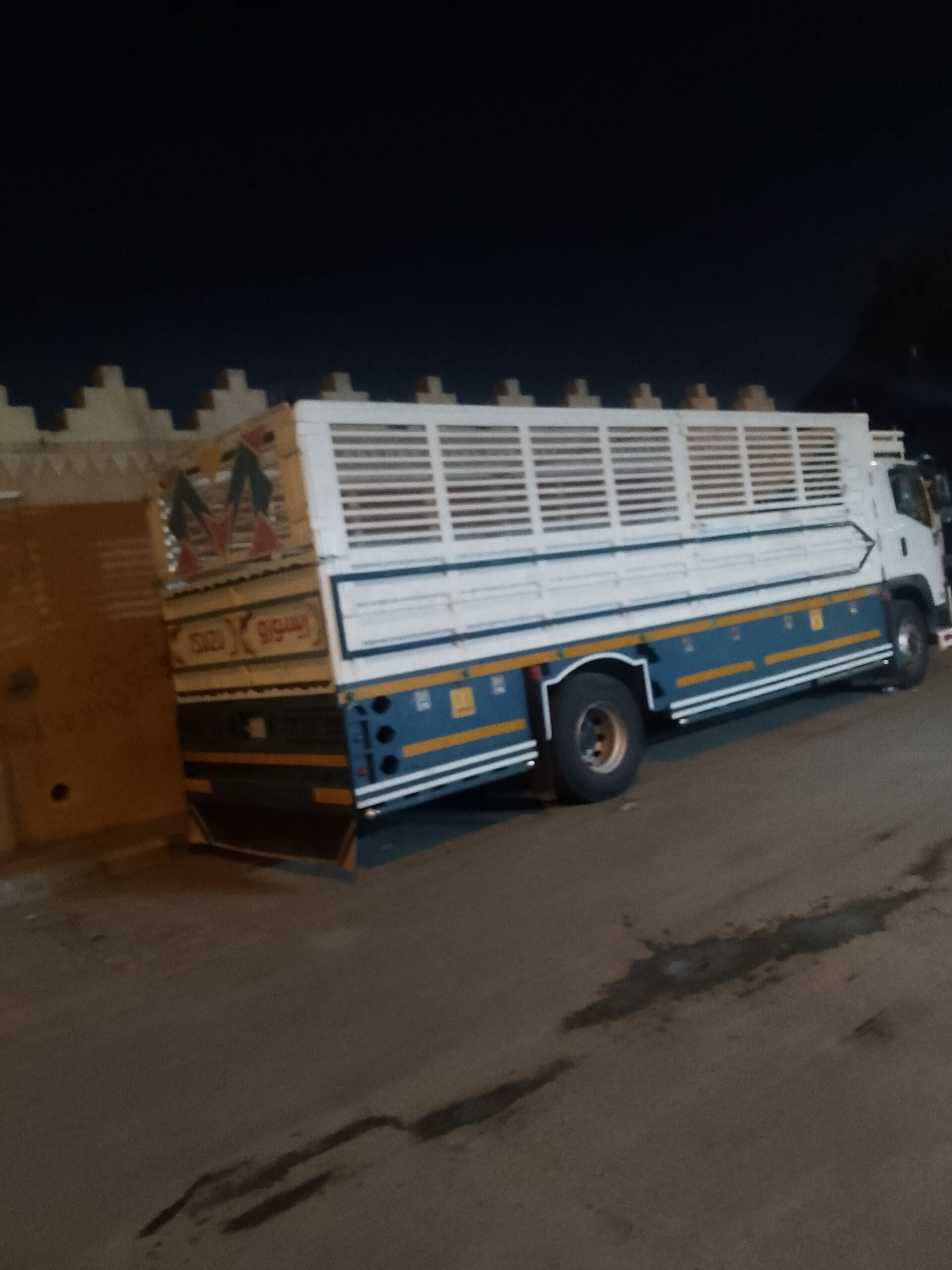 دينا طش الاثاث القديم ونشتري مطابخ ومكيفات مستعمله