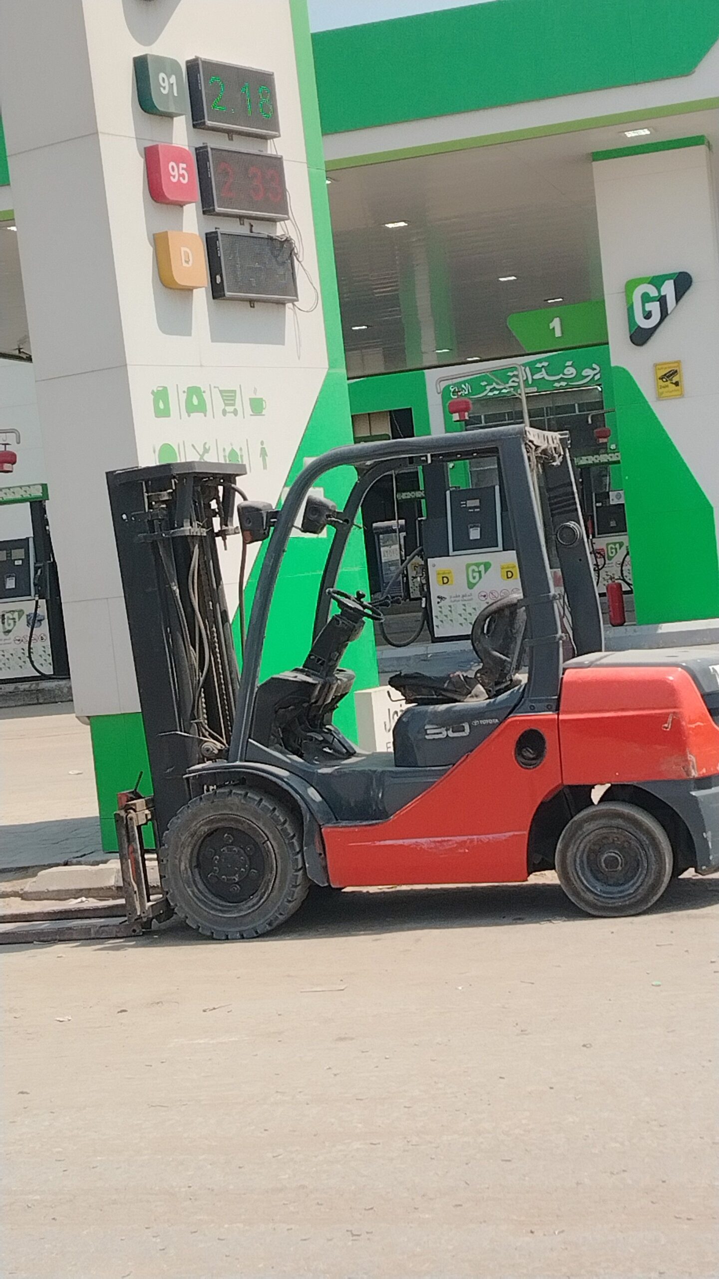 رافعة شوكية CAT 2.5 طن للإيجار بالدمام والخبر