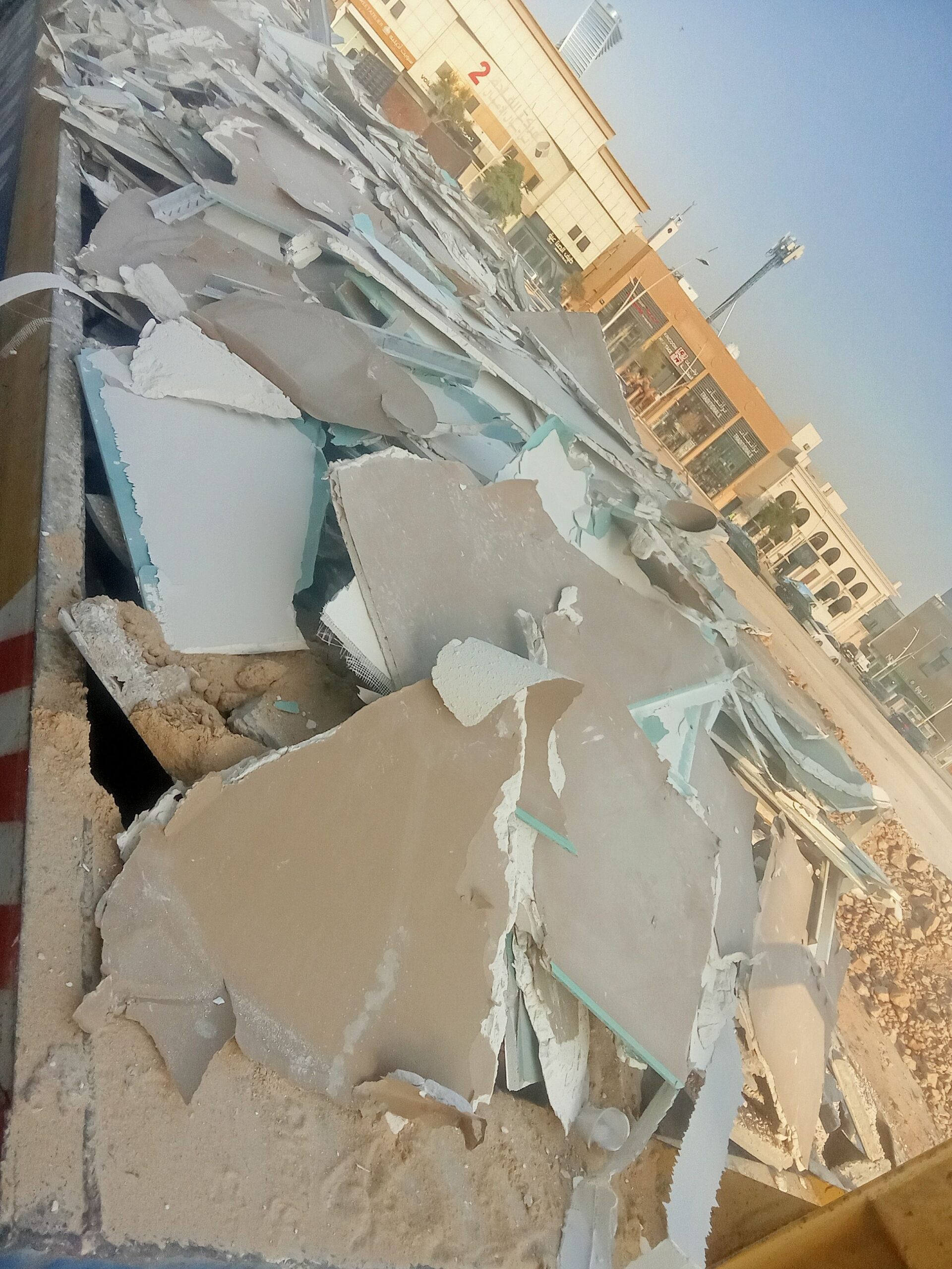 مقاول تكيسرات بلاط وقص خرسانه