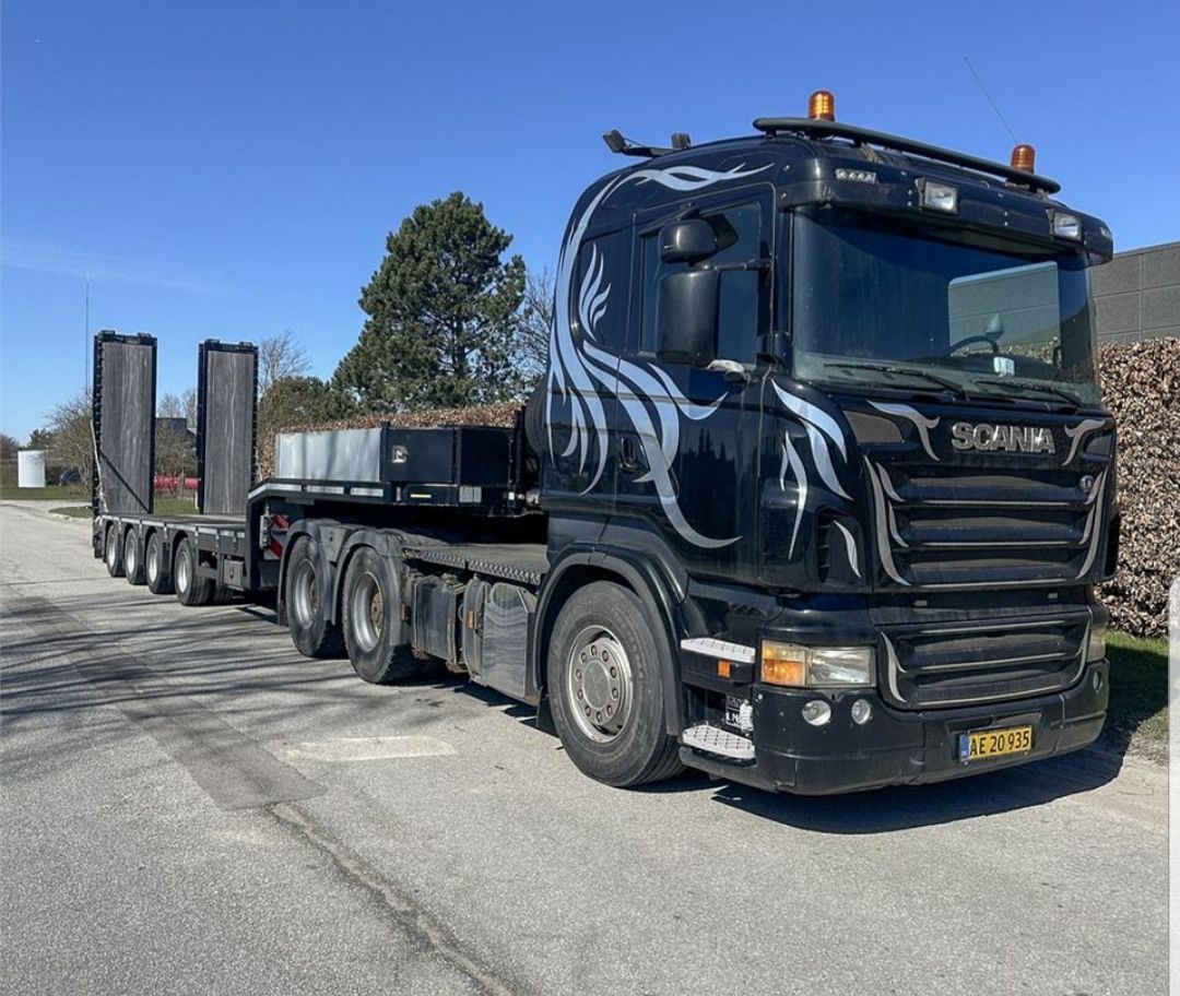 🚛 مسطحة للإيجار في السعودية – نقل المعدات الثقيلة