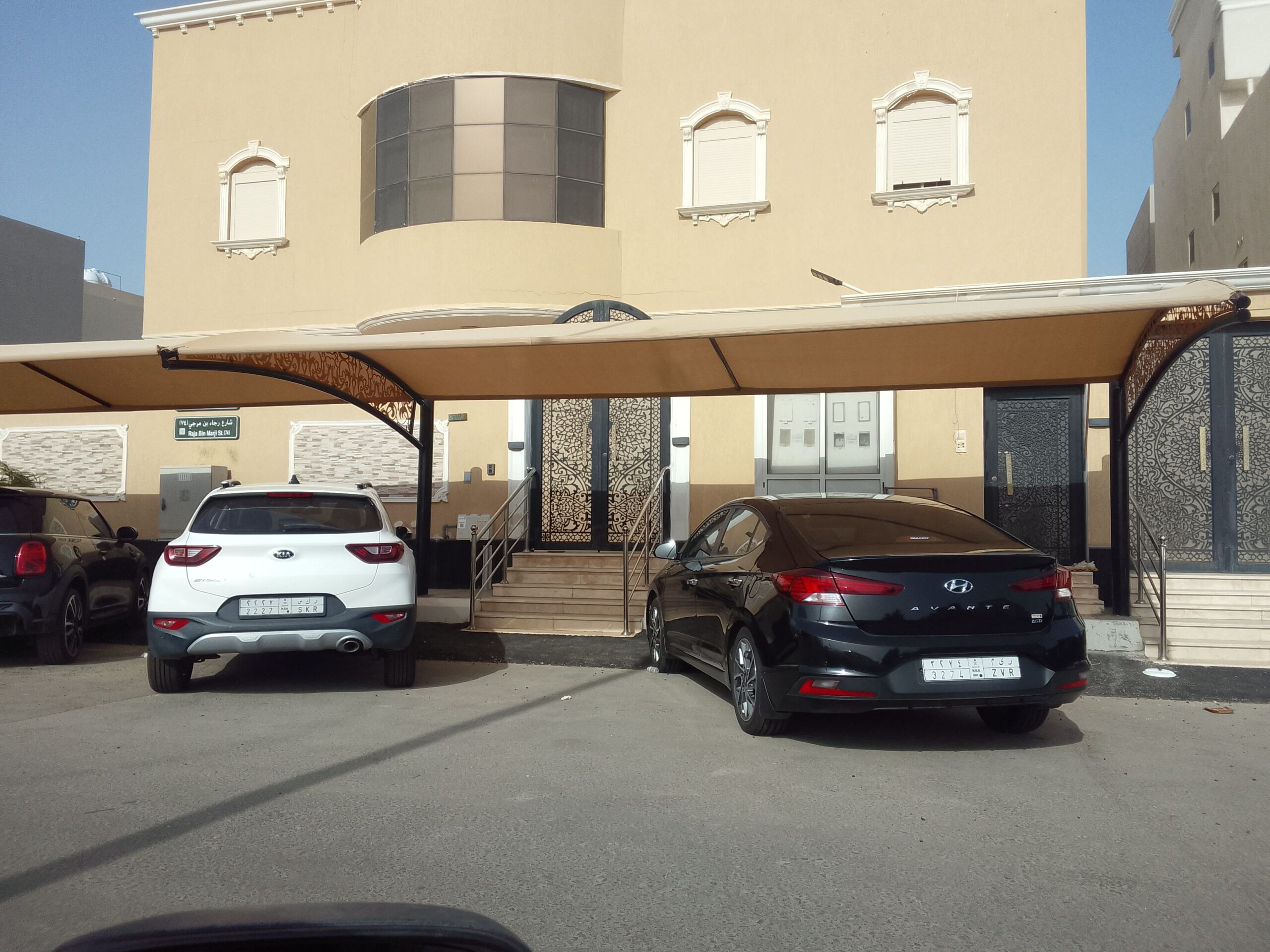 مظلات وسواتر