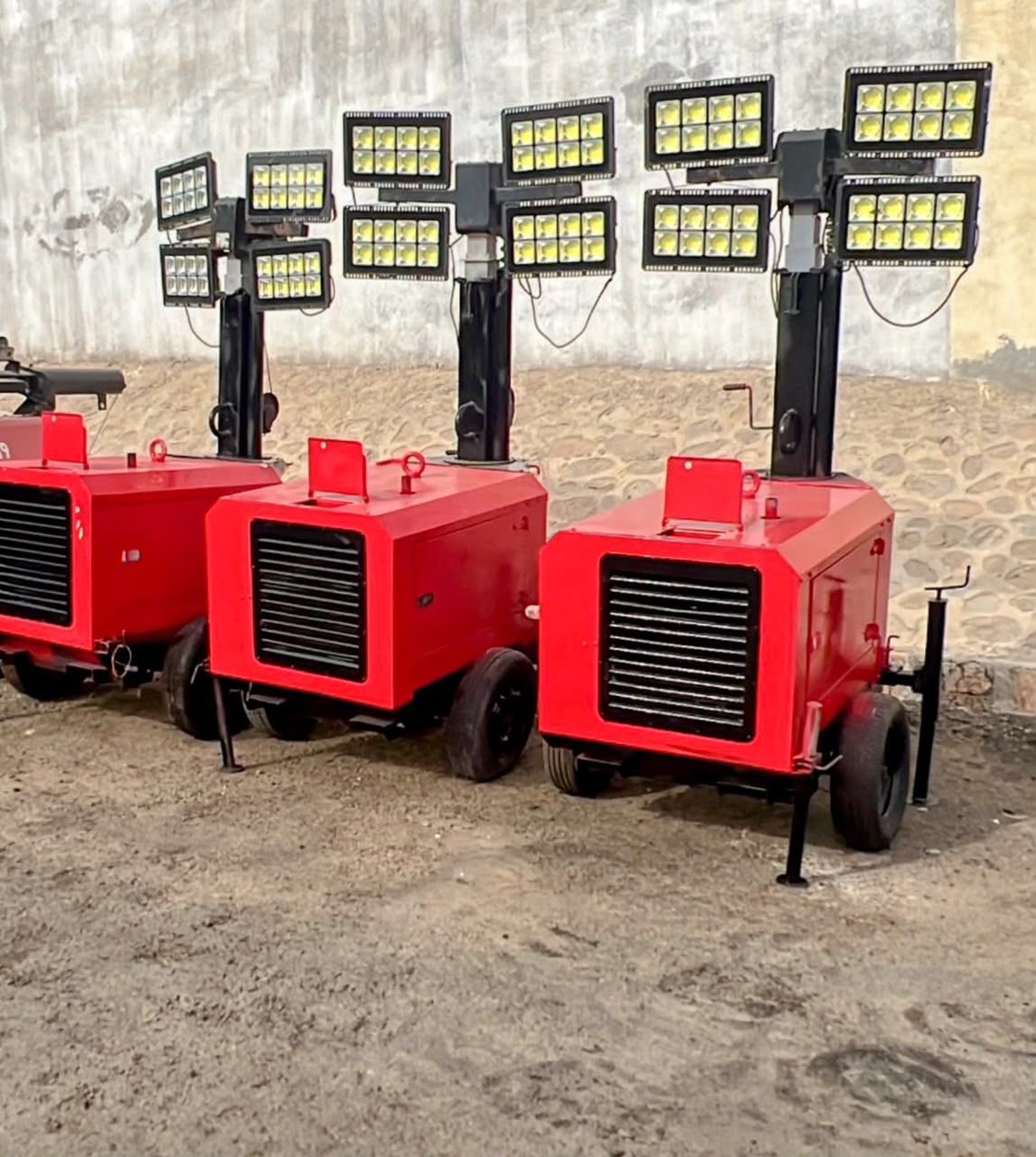 Scissor lifts and manlifts for rental in Jeddah, R