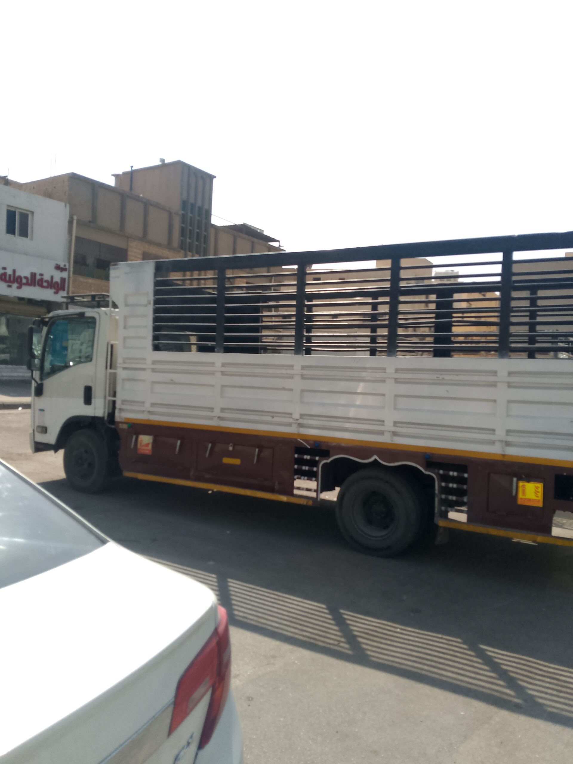 دينا طش الاثاث القديم بالرياض 0537486934