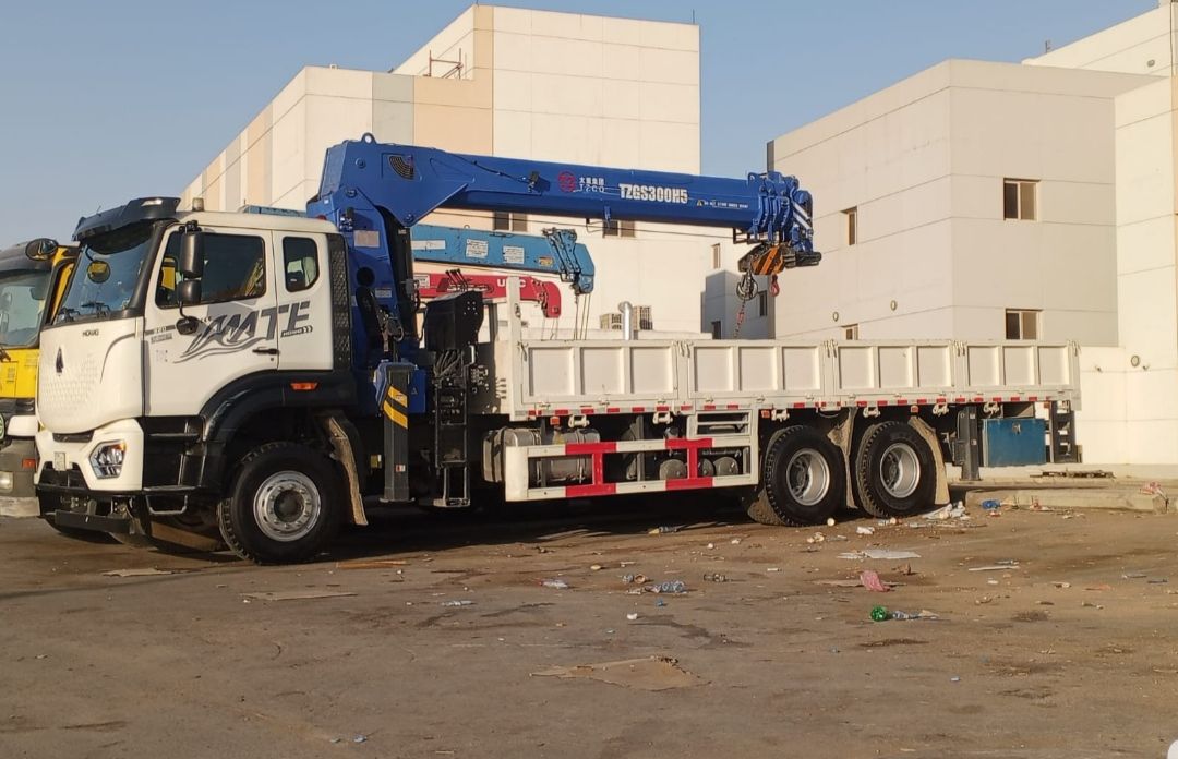 🚛 مسطحة للإيجار في السعودية – نقل المعدات الثقيلة