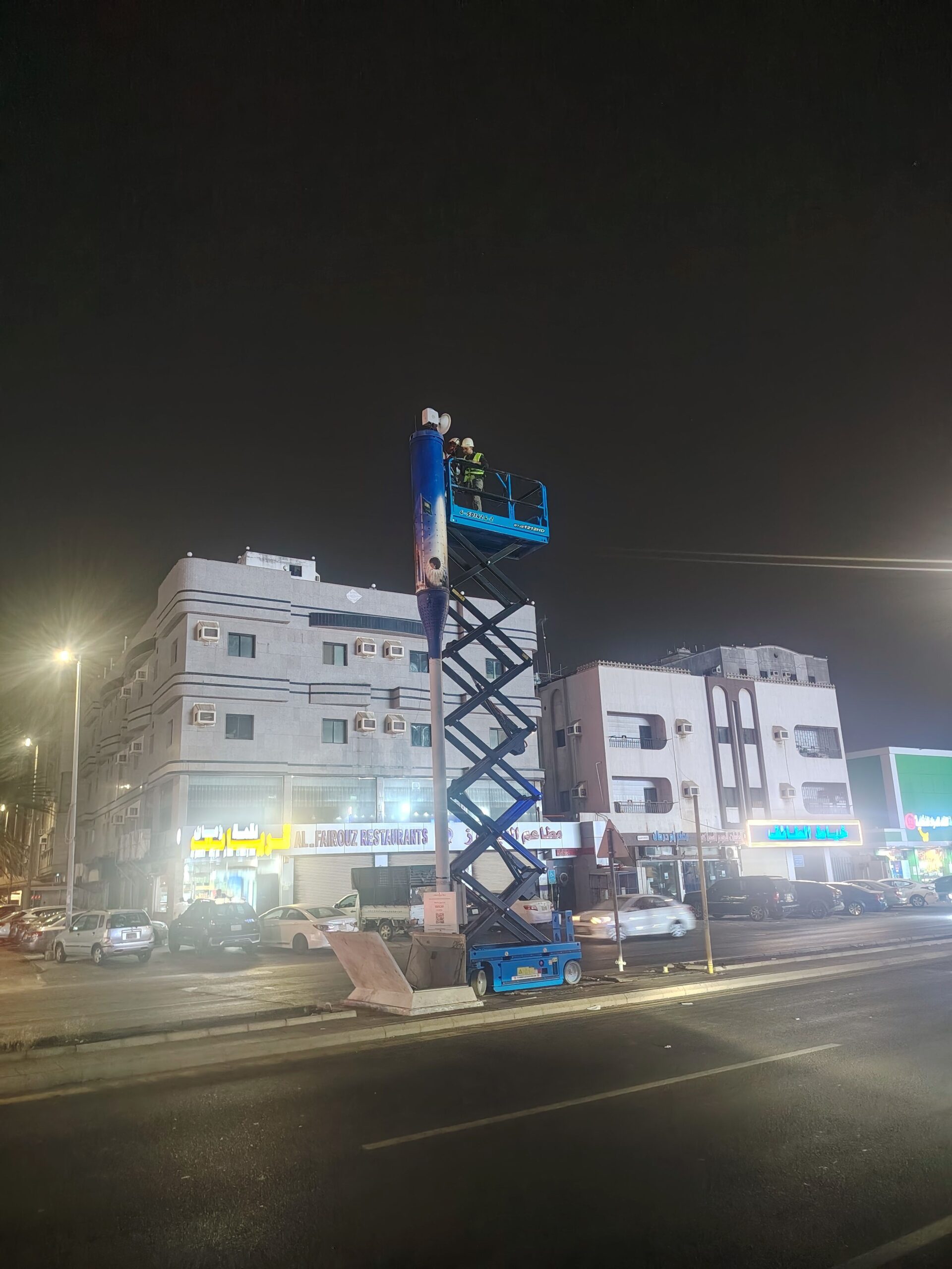 اللايجار سيزرلفت كهرباء رافعة هيدروليك للايجار كهر