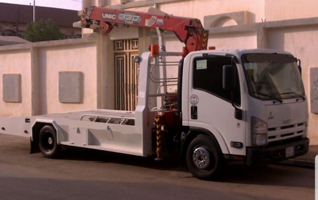 🚛 مسطحة للإيجار في السعودية – نقل المعدات الثقيلة