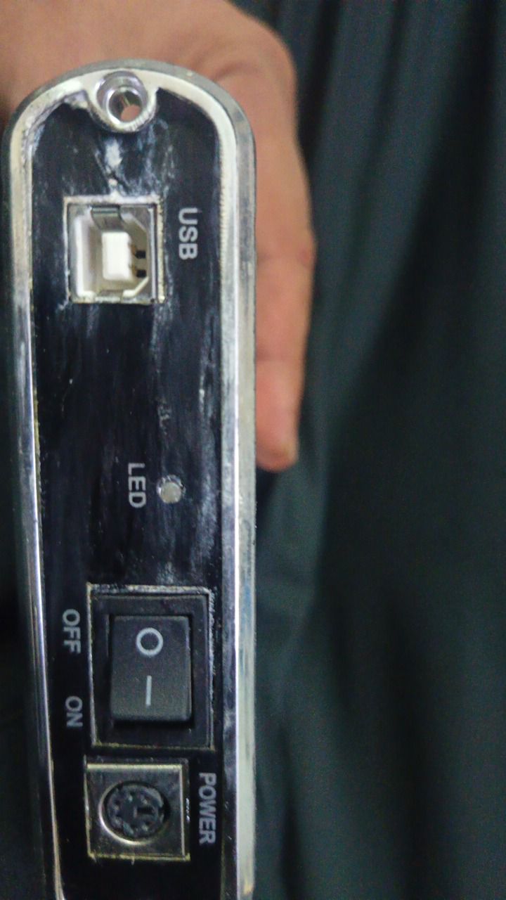 يوجد لاب توب hp شغال وجهازين ايسر خربانه سكراب وطا